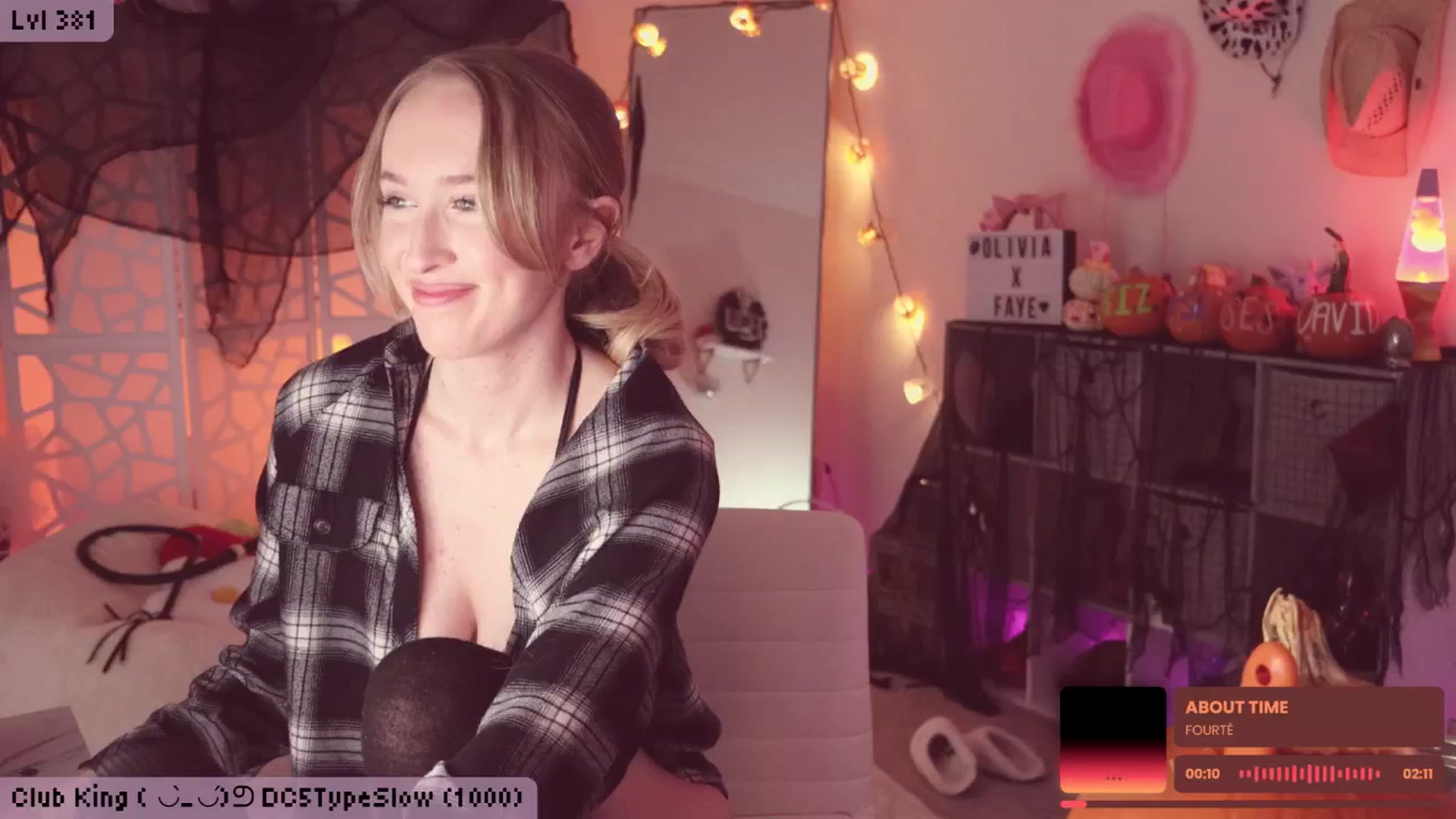 Gallery image thumbnail from OliviaxFaye's myfreecams stream on, 10/31/2024, 04:45 image 6 of 20