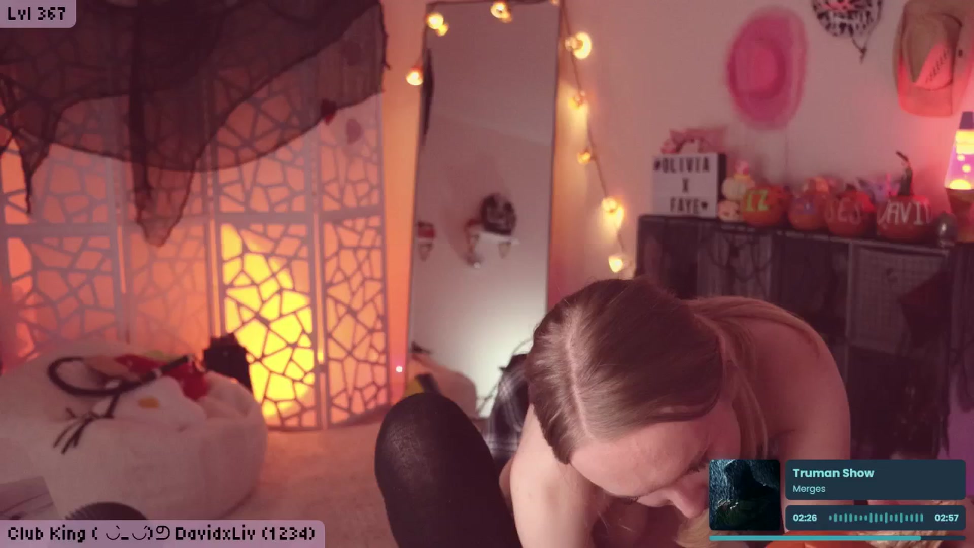 Gallery image thumbnail from OliviaxFaye's myfreecams stream on, 10/31/2024, 06:26 image 8 of 20