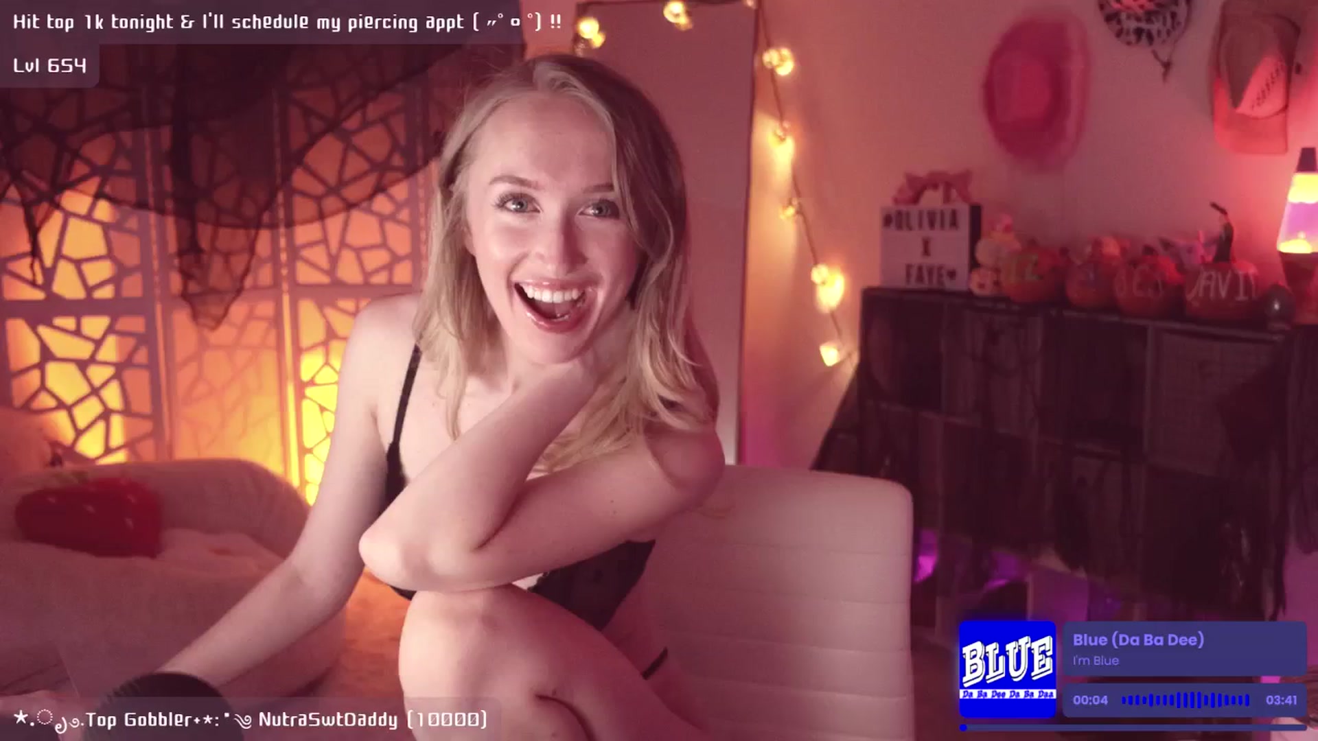 Gallery image thumbnail from OliviaxFaye's myfreecams stream on, 11/05/2024, 06:10 image 9 of 20