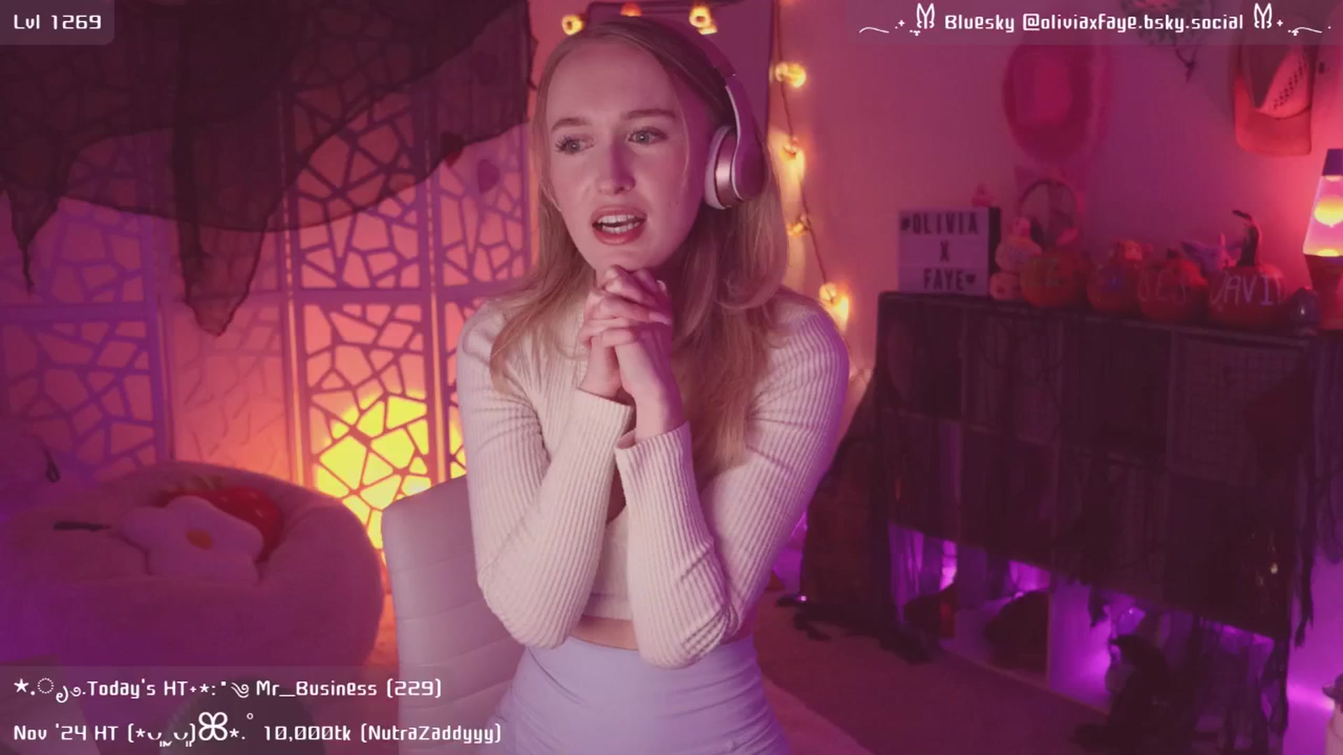 Gallery image thumbnail from OliviaxFaye's myfreecams stream on, 11/15/2024, 06:13 image 4 of 20