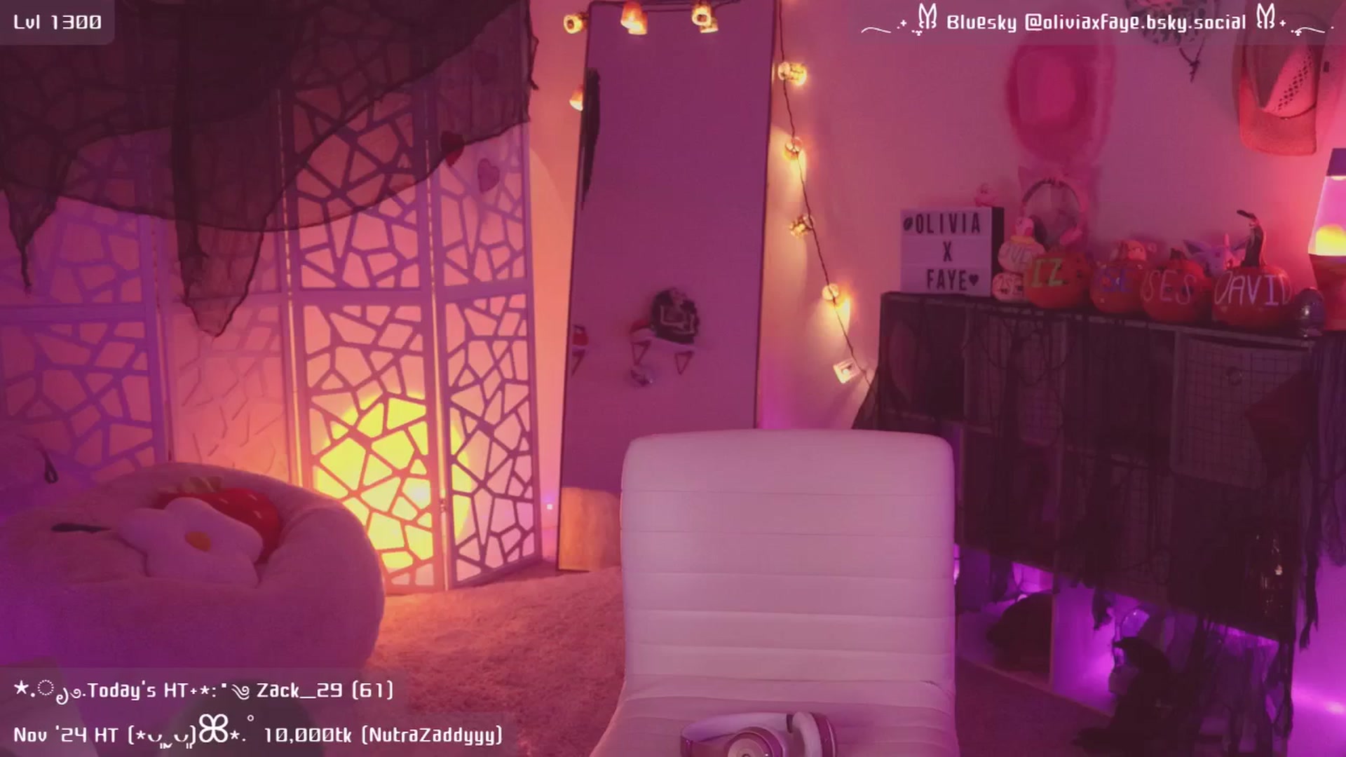 Gallery image thumbnail from OliviaxFaye's myfreecams stream on, 11/15/2024, 06:13 image 2 of 20