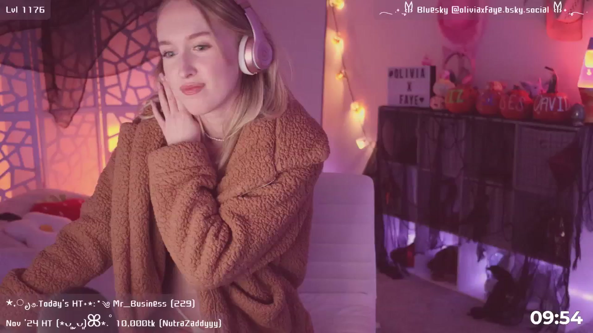 Gallery image thumbnail from OliviaxFaye's myfreecams stream on, 11/15/2024, 06:13 image 13 of 20