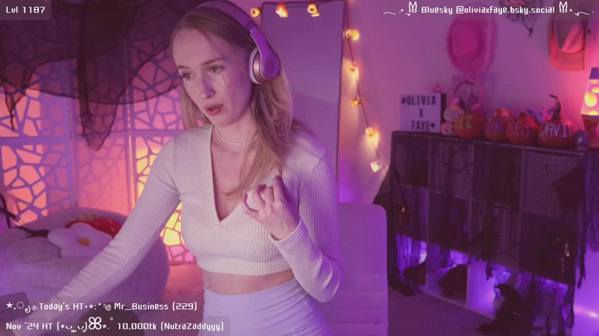 Gallery image thumbnail from OliviaxFaye's myfreecams stream on, 11/15/2024, 06:13 image 10 of 20