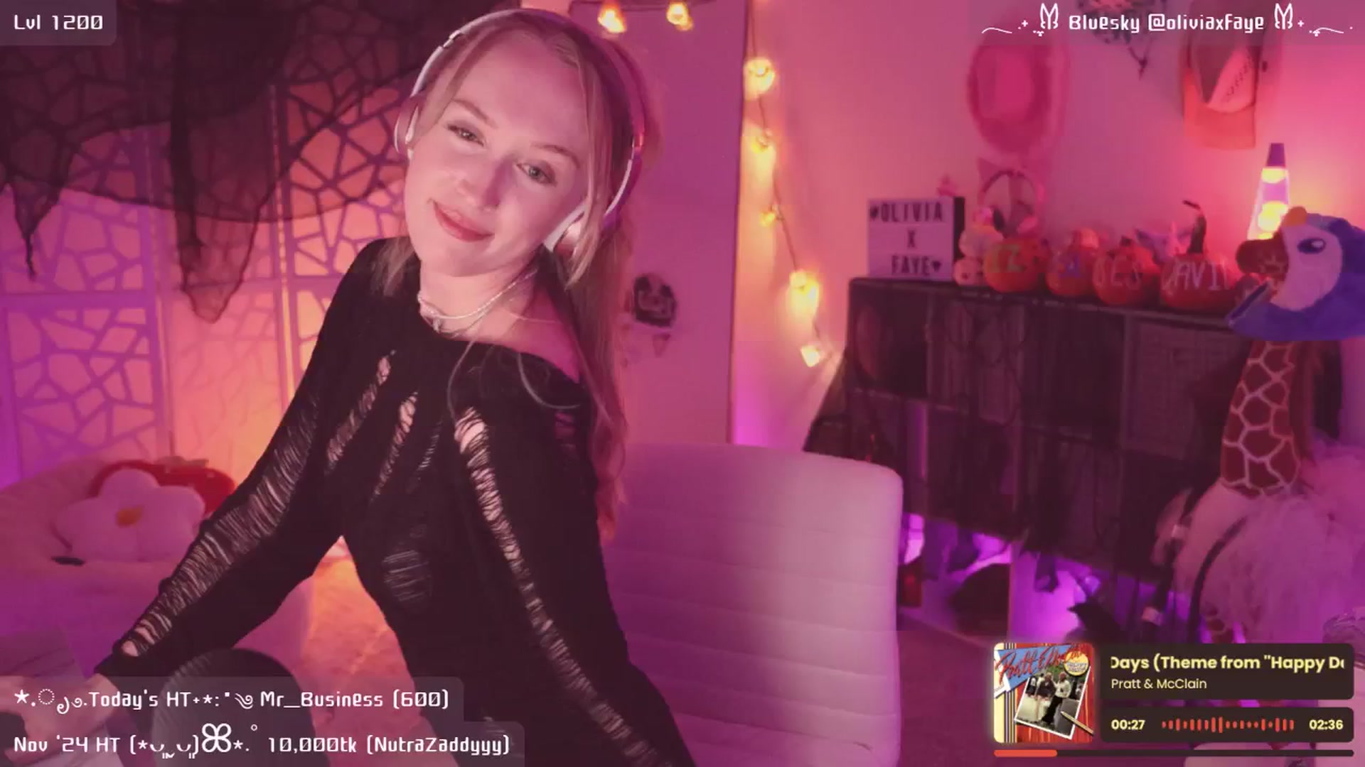 Gallery image thumbnail from OliviaxFaye's myfreecams stream on, 11/16/2024, 07:34 image 3 of 20