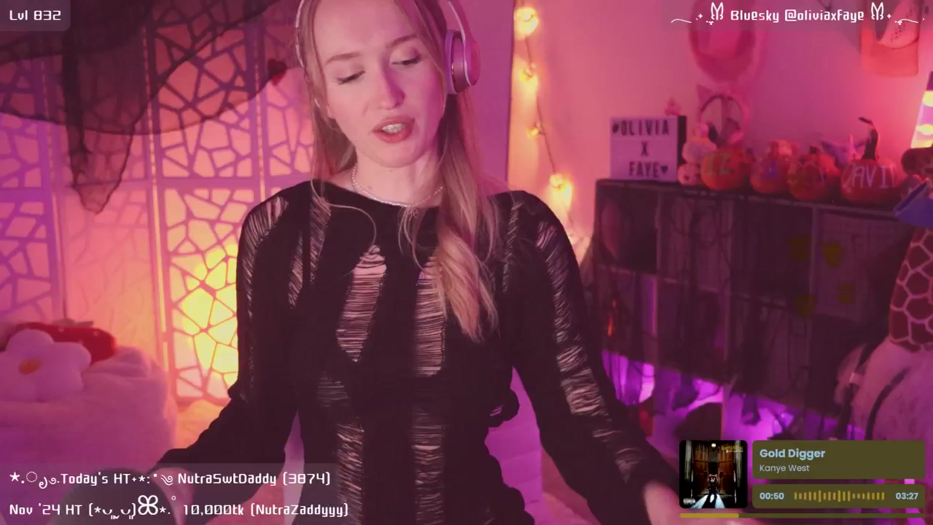 Gallery image thumbnail from OliviaxFaye's myfreecams stream on, 11/16/2024, 07:34 image 16 of 20
