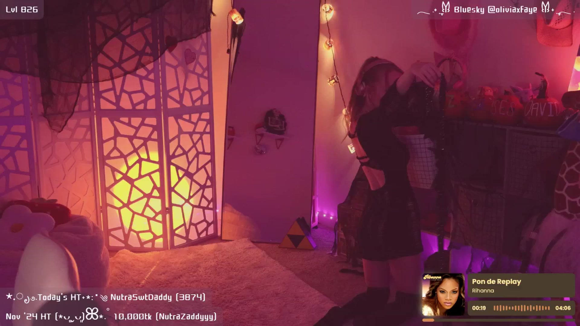 Gallery image thumbnail from OliviaxFaye's myfreecams stream on, 11/16/2024, 07:34 image 17 of 20