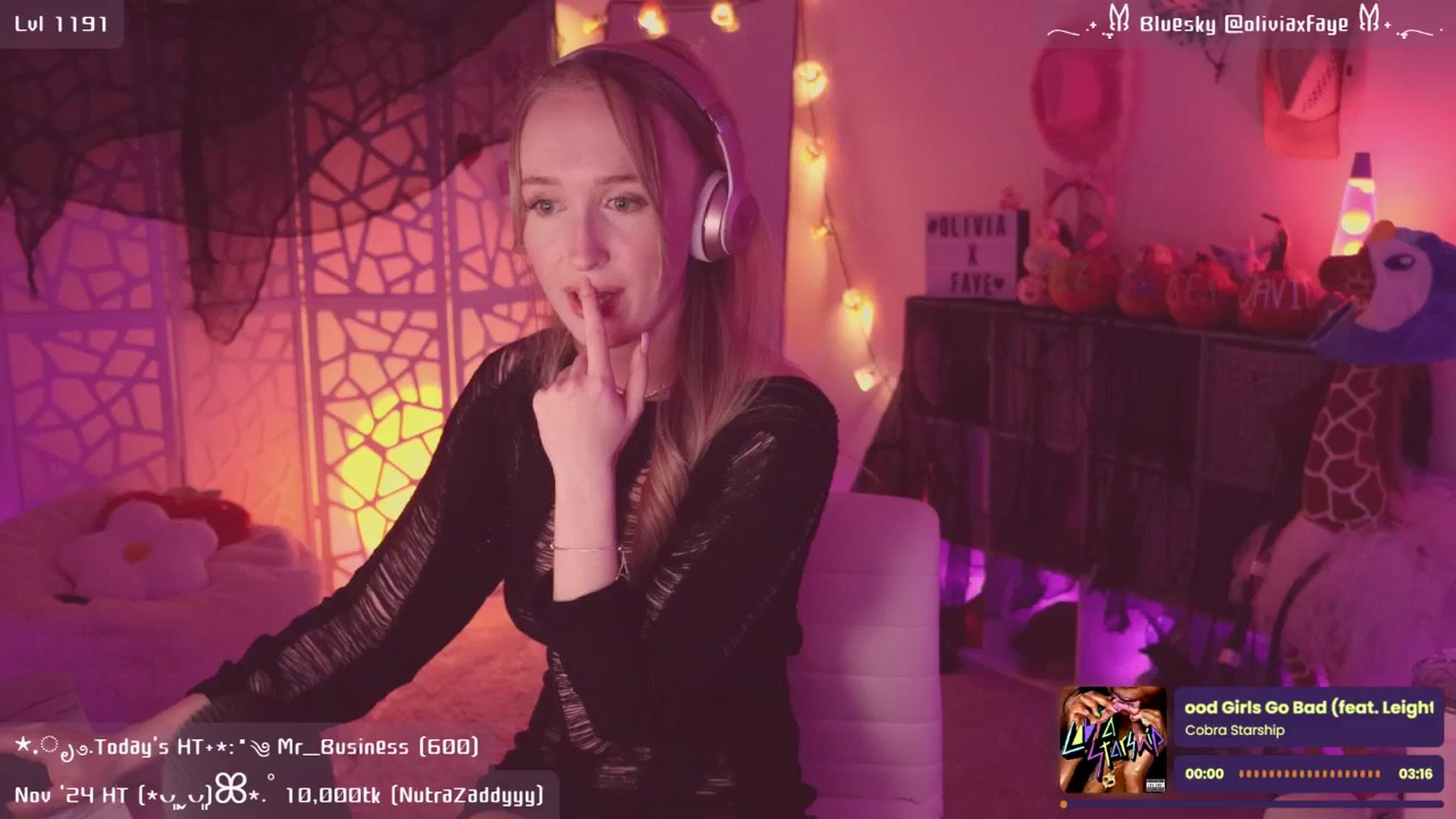 Gallery image thumbnail from OliviaxFaye's myfreecams stream on, 11/16/2024, 07:34 image 4 of 20