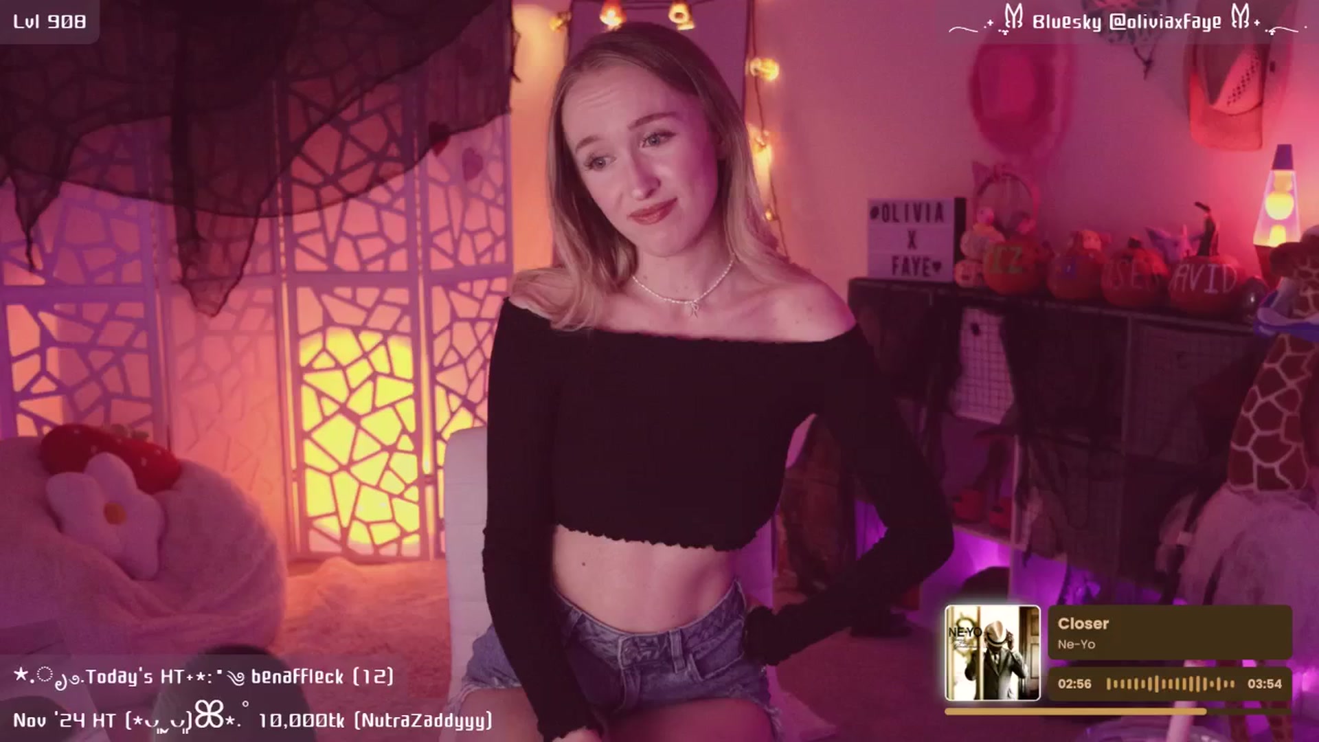 Gallery image thumbnail from OliviaxFaye's myfreecams stream on, 11/19/2024, 05:03 image 6 of 20