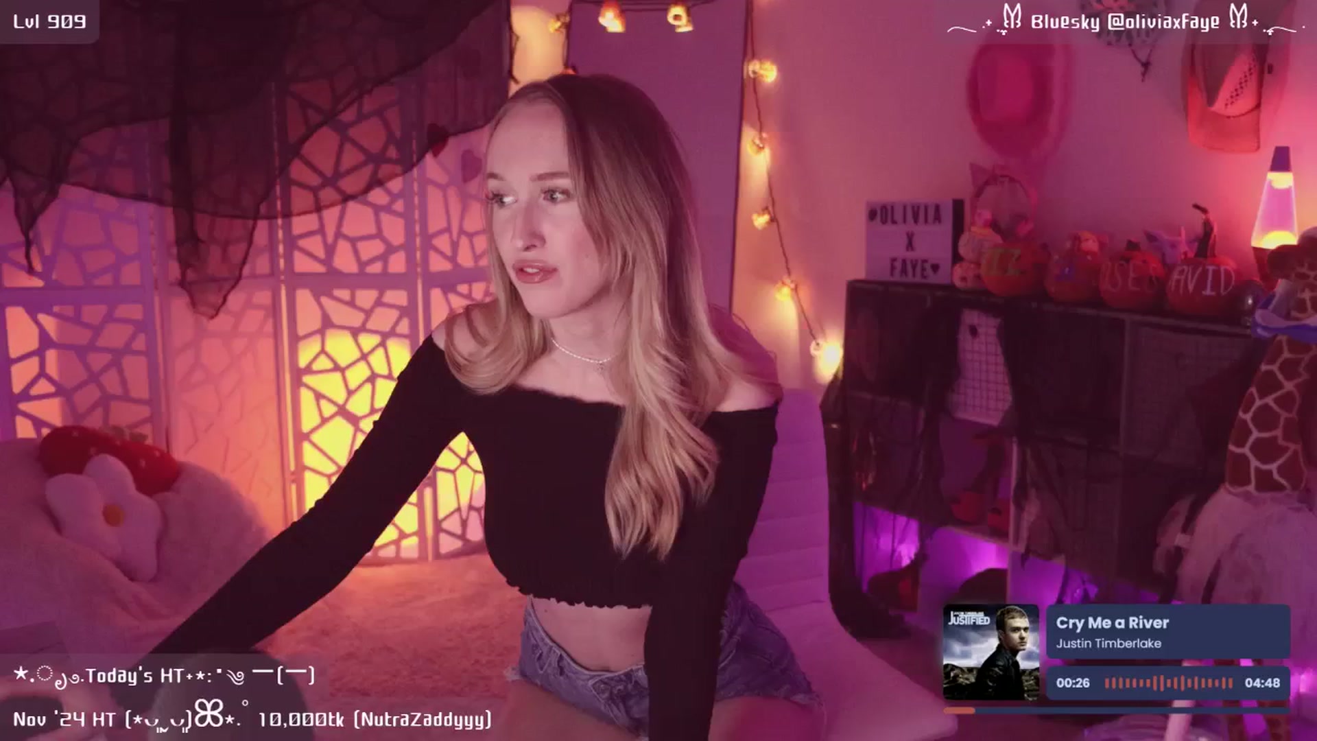 Gallery image thumbnail from OliviaxFaye's myfreecams stream on, 11/19/2024, 05:03 image 2 of 20