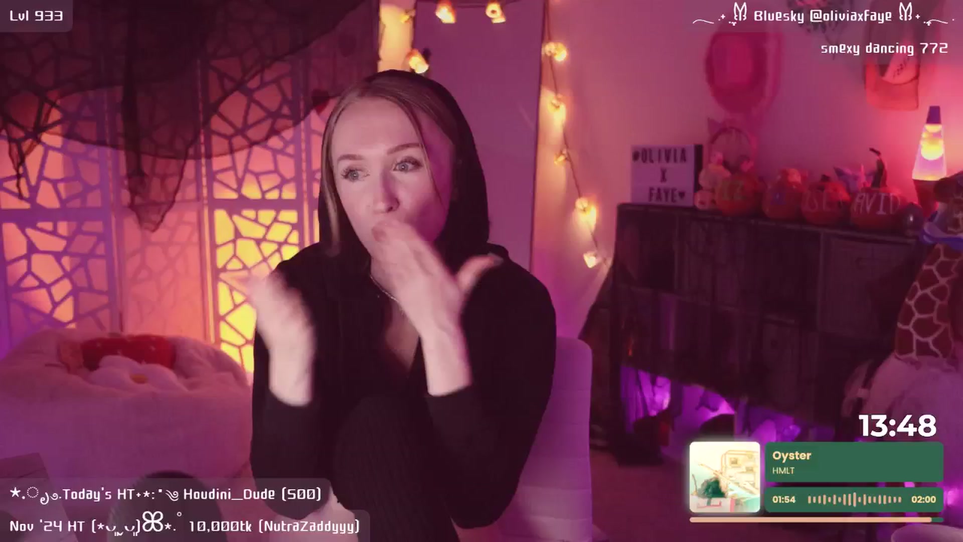 Gallery image thumbnail from OliviaxFaye's myfreecams stream on, 11/21/2024, 06:49 image 19 of 20