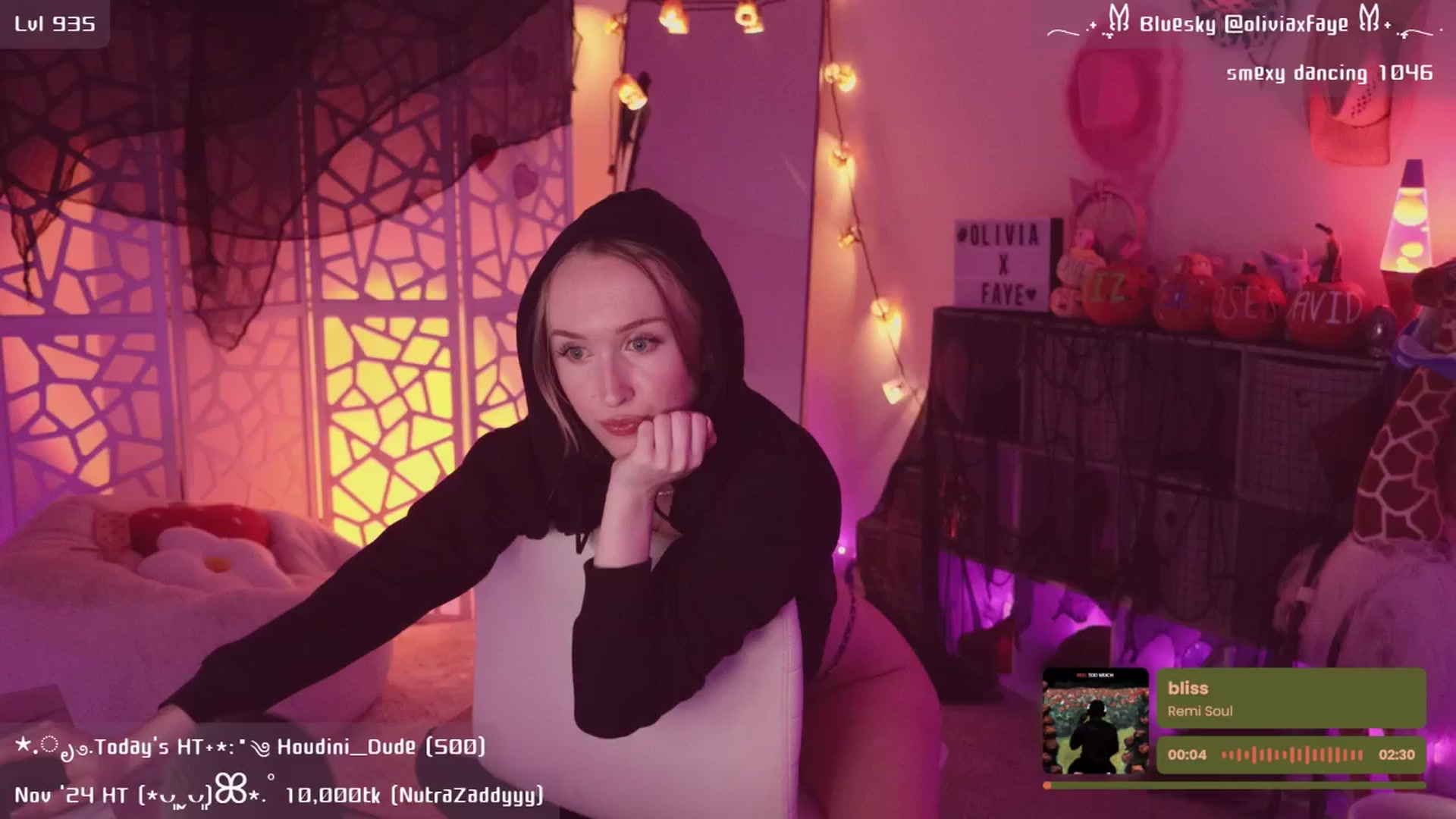 Gallery image thumbnail from OliviaxFaye's myfreecams stream on, 11/21/2024, 06:49 image 15 of 20
