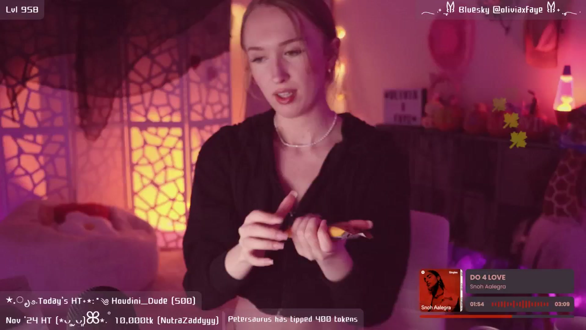 Gallery image thumbnail from OliviaxFaye's myfreecams stream on, 11/21/2024, 06:49 image 10 of 20