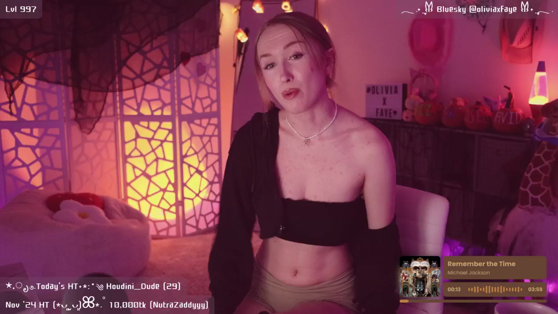 Gallery image thumbnail from OliviaxFaye's myfreecams stream on, 11/21/2024, 06:49 image 4 of 20
