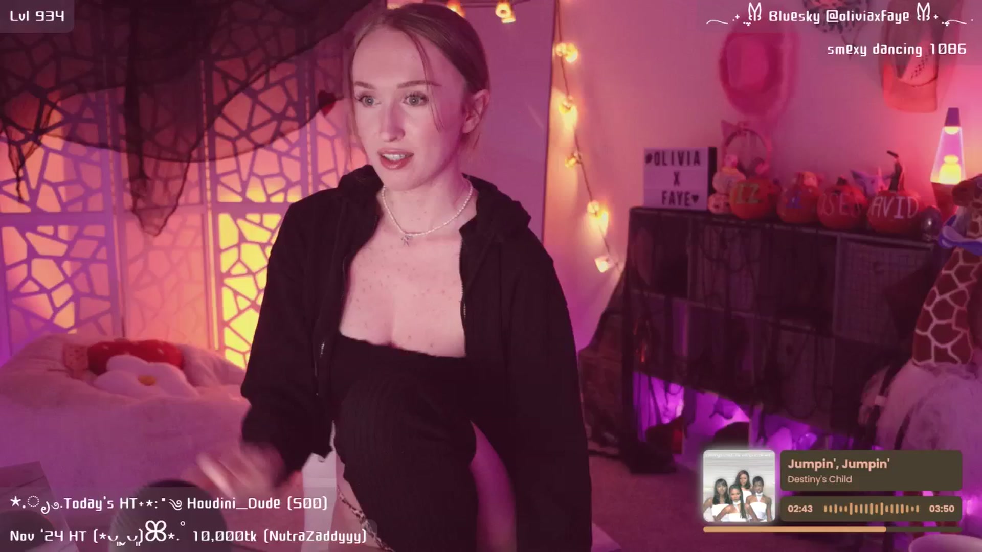 Gallery image thumbnail from OliviaxFaye's myfreecams stream on, 11/21/2024, 06:49 image 13 of 20