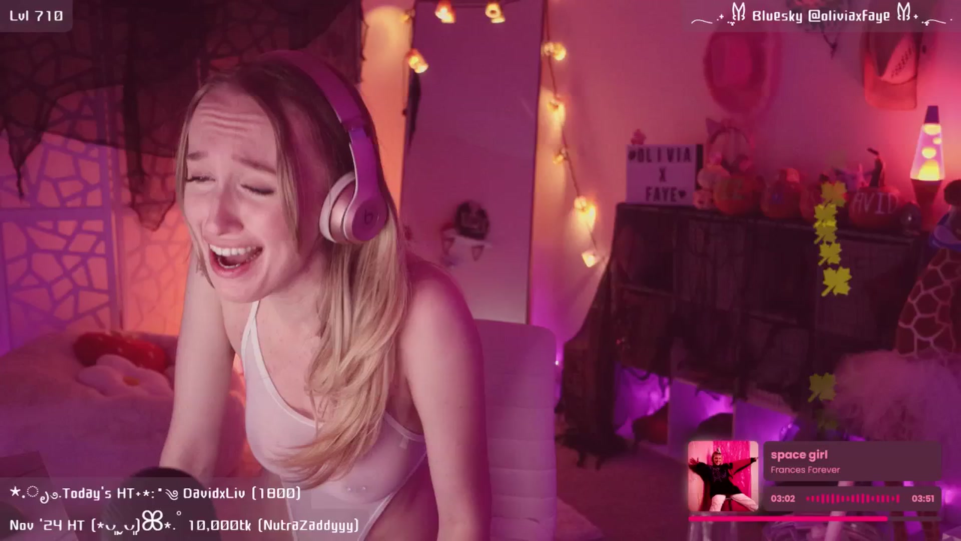 Gallery image thumbnail from OliviaxFaye's myfreecams stream on, 11/23/2024, 06:16 image 10 of 20