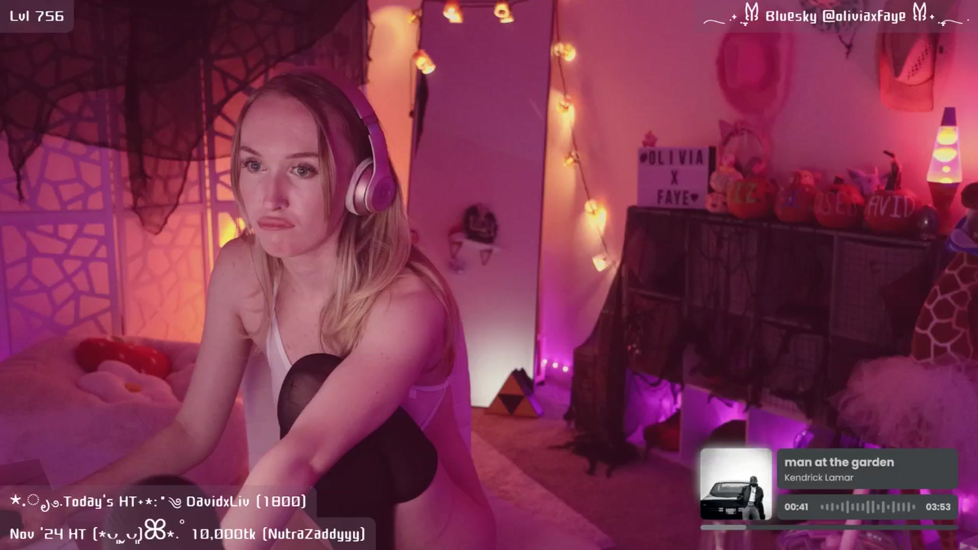 Gallery image thumbnail from OliviaxFaye's myfreecams stream on, 11/23/2024, 06:16 image 9 of 20