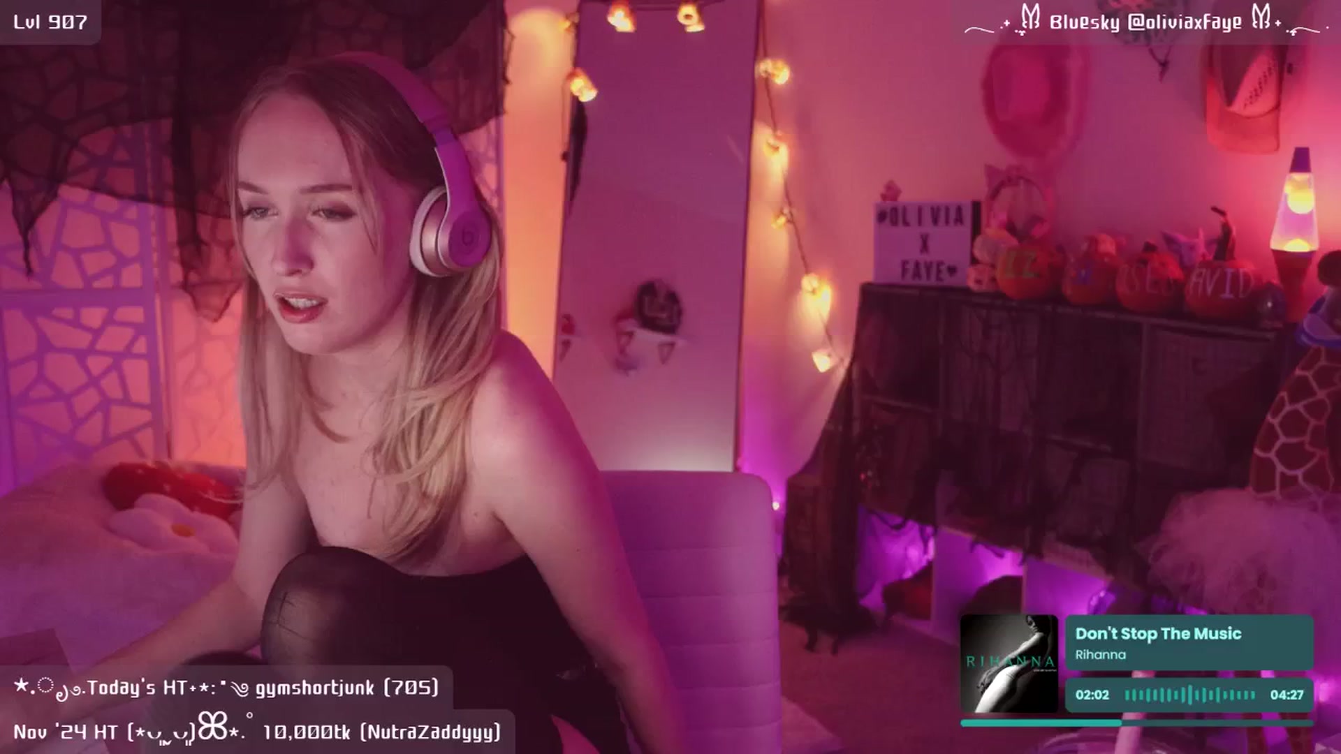 Gallery image thumbnail from OliviaxFaye's myfreecams stream on, 11/23/2024, 06:16 image 1 of 20