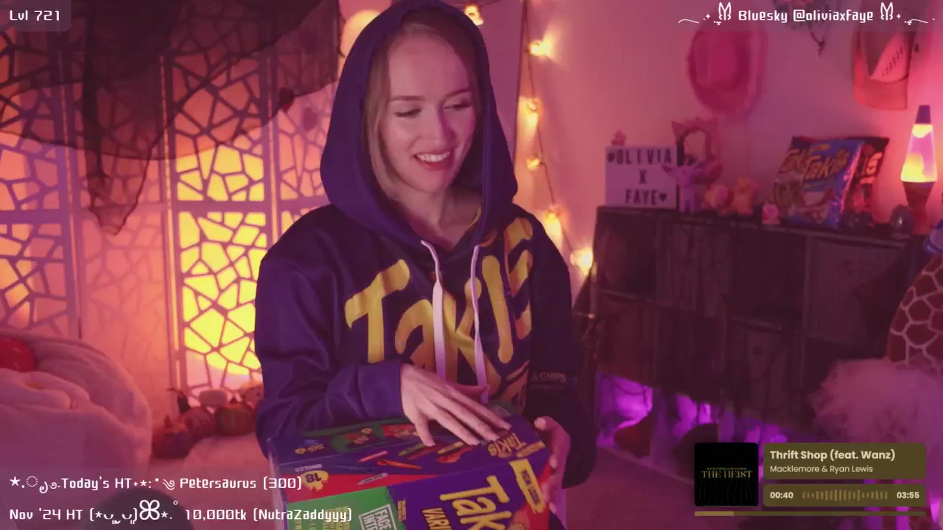 Gallery image thumbnail from OliviaxFaye's myfreecams stream on, 11/26/2024, 05:16 image 16 of 20