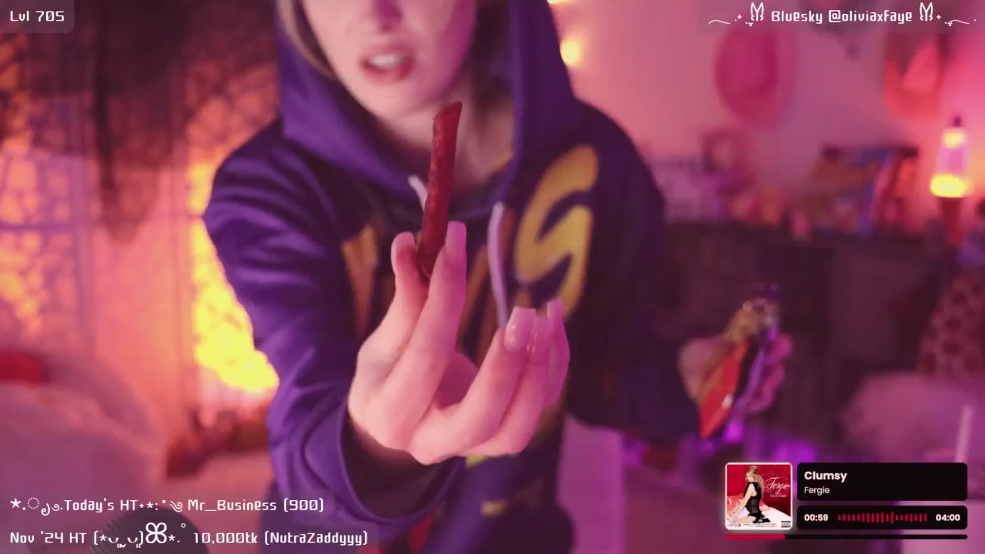 Gallery image thumbnail from OliviaxFaye's myfreecams stream on, 11/26/2024, 07:47 image 1 of 20