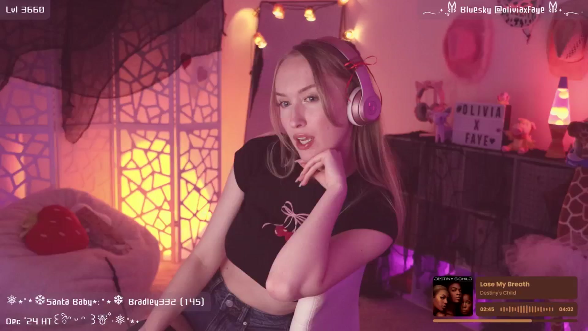 Gallery image thumbnail from OliviaxFaye's myfreecams stream on, 12/03/2024, 07:15 image 4 of 20