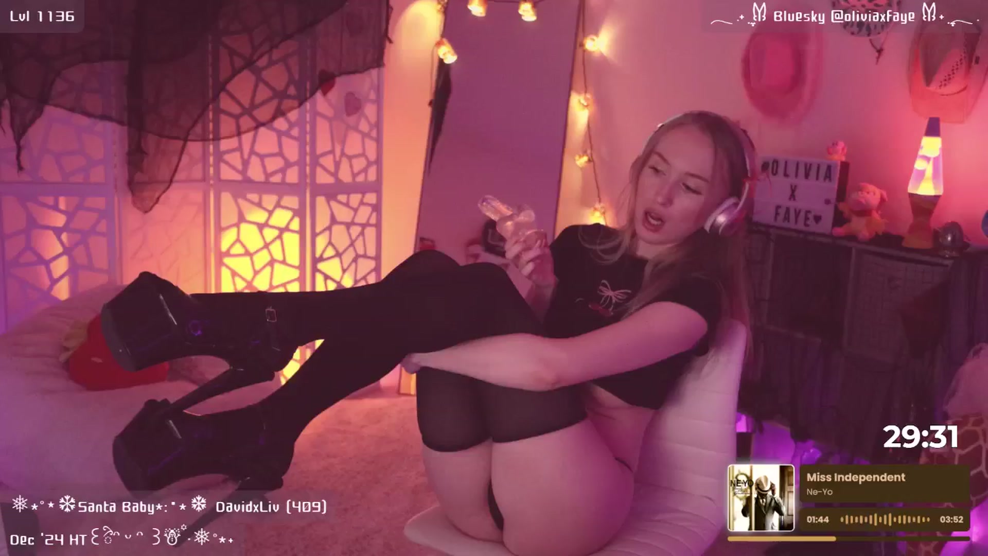 Gallery image thumbnail from OliviaxFaye's myfreecams stream on, 12/03/2024, 07:15 image 17 of 20