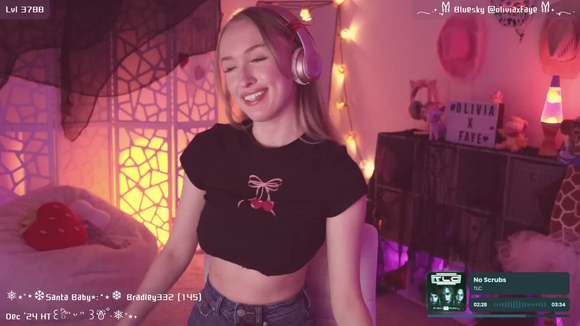Gallery image thumbnail from OliviaxFaye's myfreecams stream on, 12/03/2024, 07:15 image 3 of 20