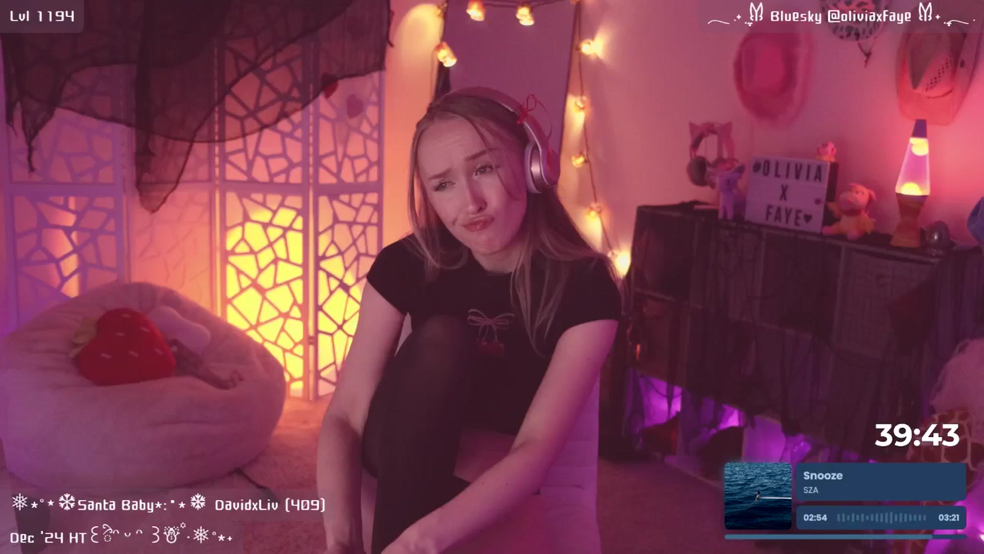 Gallery image thumbnail from OliviaxFaye's myfreecams stream on, 12/03/2024, 07:15 image 16 of 20