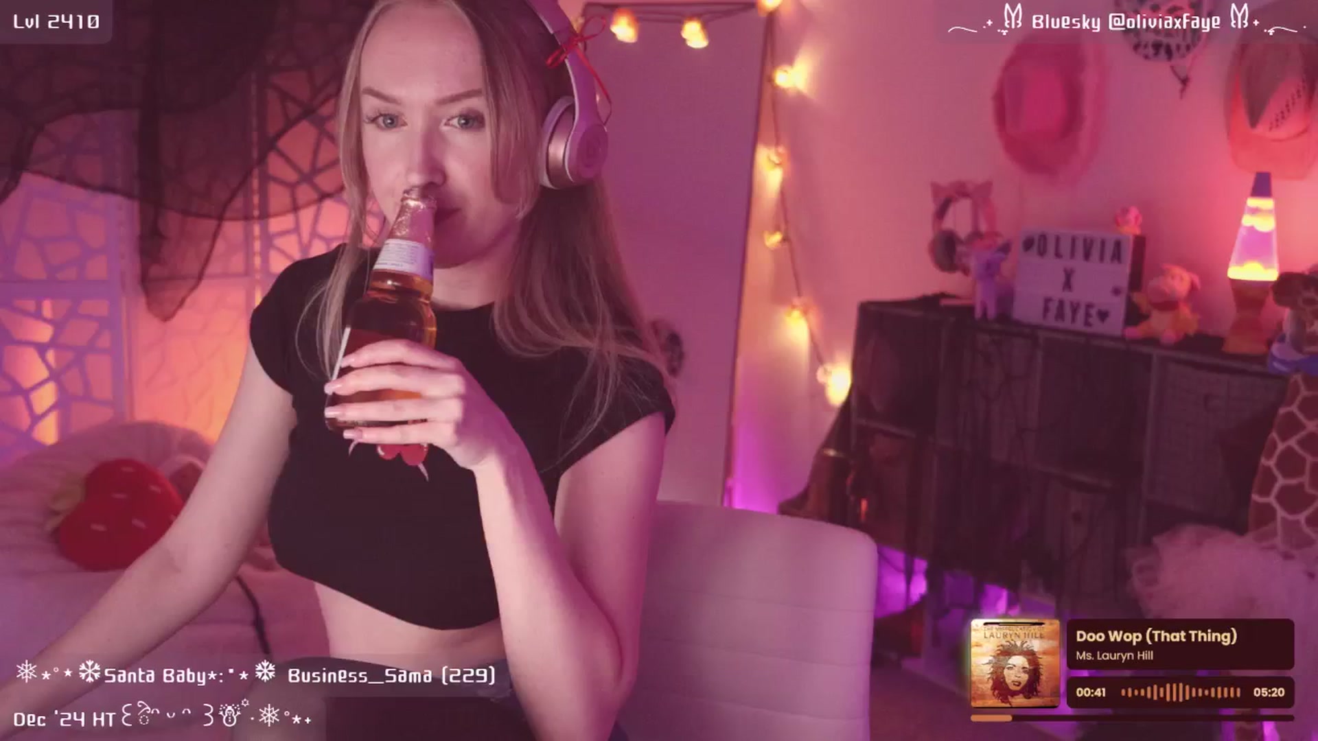 Gallery image thumbnail from OliviaxFaye's myfreecams stream on, 12/03/2024, 07:15 image 6 of 20