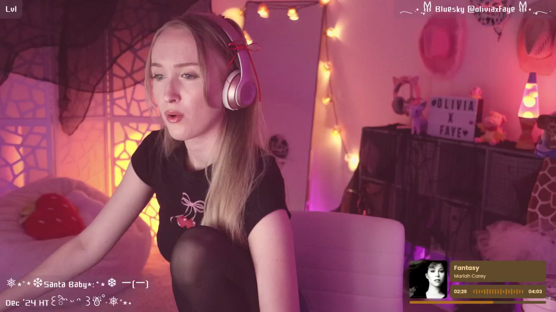 Gallery image thumbnail from OliviaxFaye's myfreecams stream on, 12/03/2024, 07:15 image 1 of 20