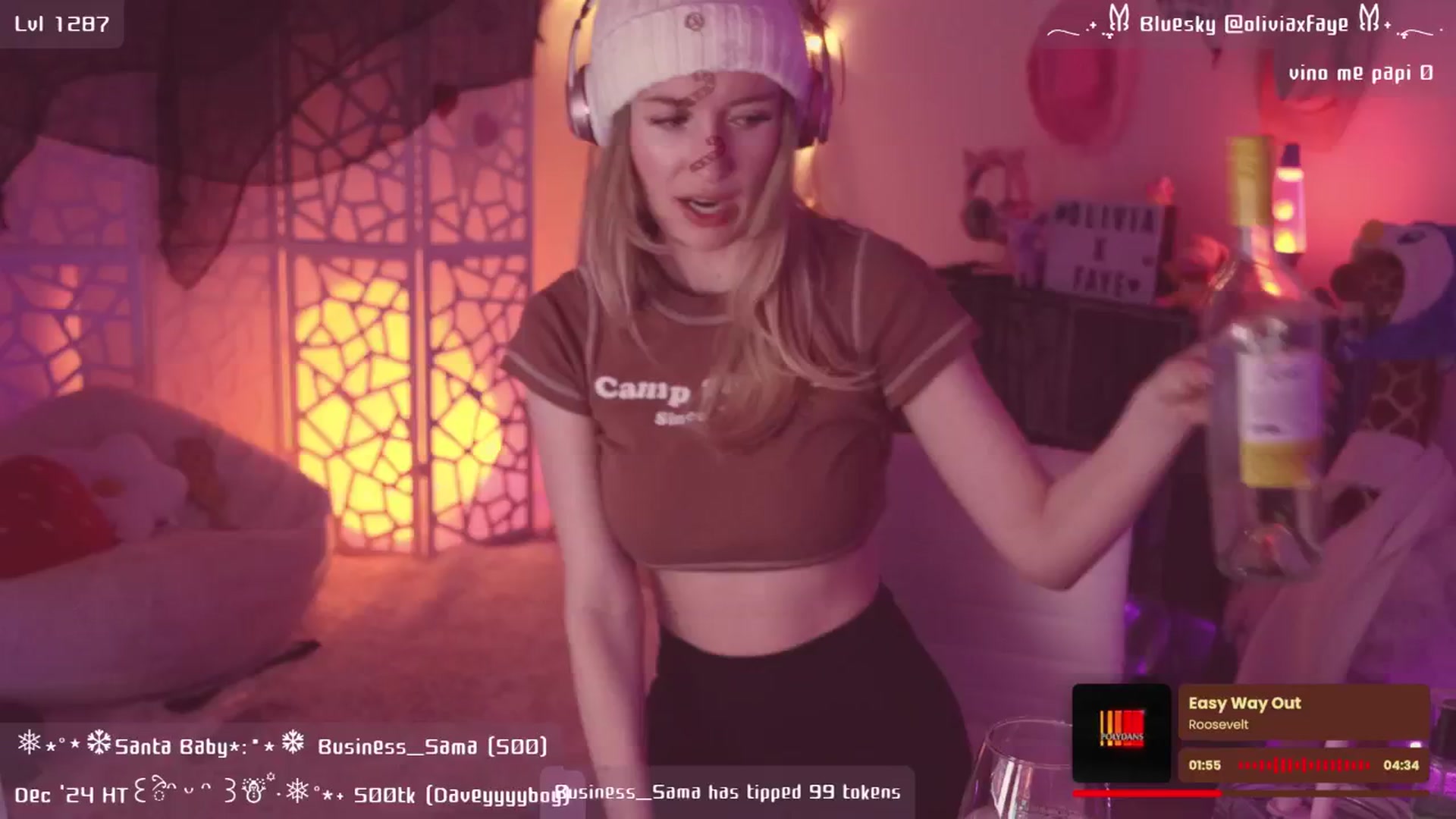 Gallery image thumbnail from OliviaxFaye's myfreecams stream on, 12/05/2024, 04:23 image 11 of 20