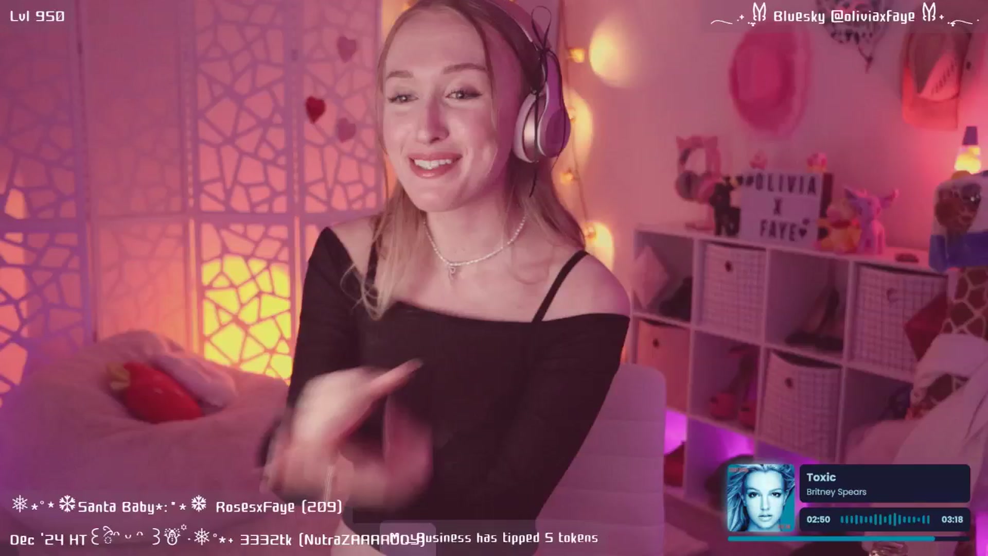 Gallery image thumbnail from OliviaxFaye's myfreecams stream on, 12/14/2024, 07:49 image 3 of 20