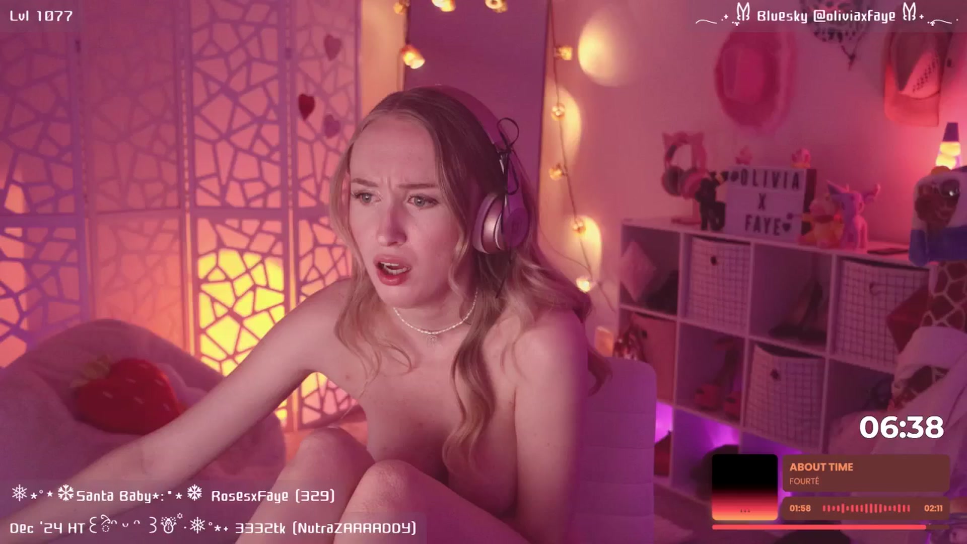 Gallery image thumbnail from OliviaxFaye's myfreecams stream on, 12/17/2024, 06:22 image 12 of 20