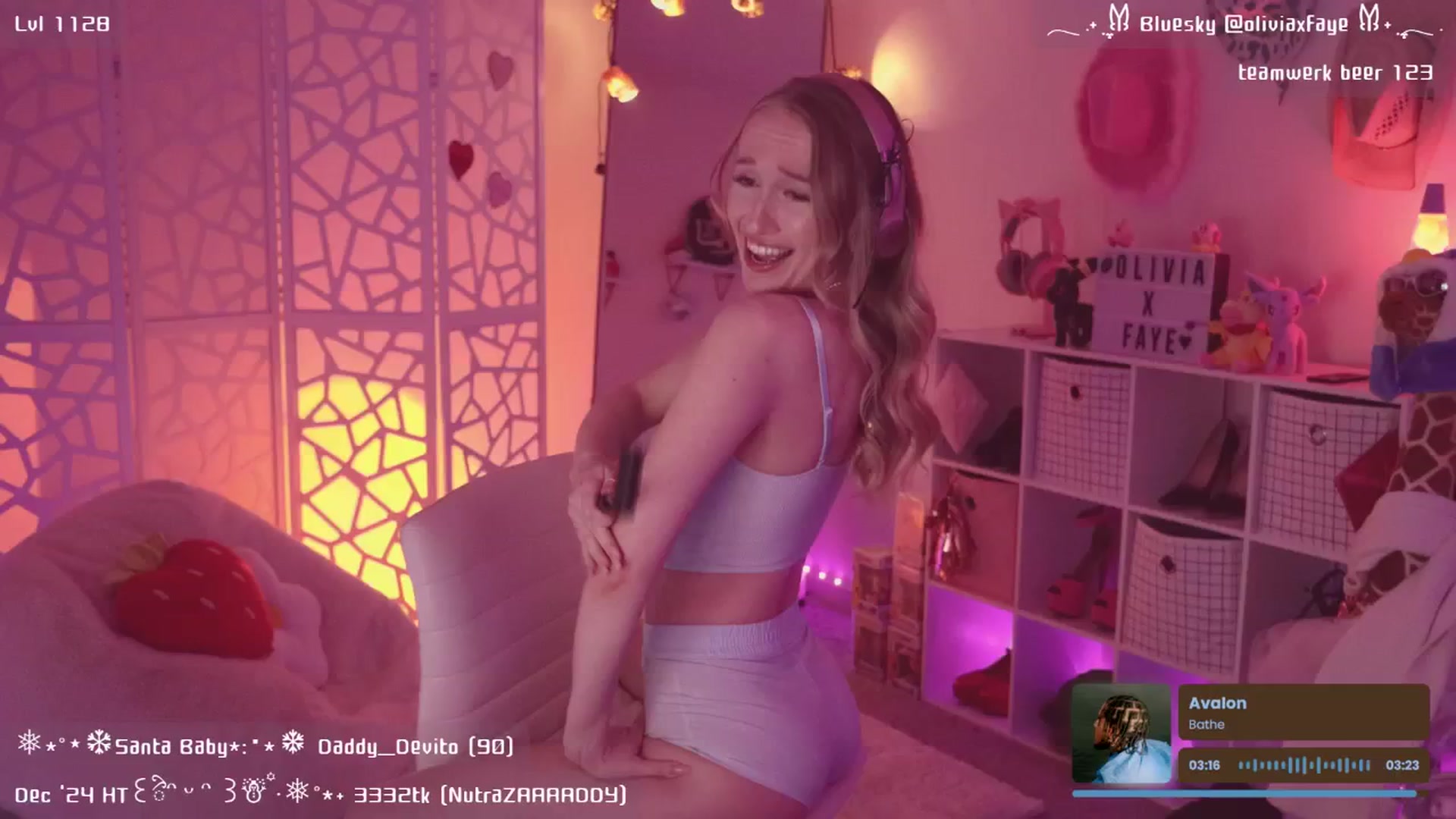 Gallery image thumbnail from OliviaxFaye's myfreecams stream on, 12/17/2024, 06:22 image 4 of 20