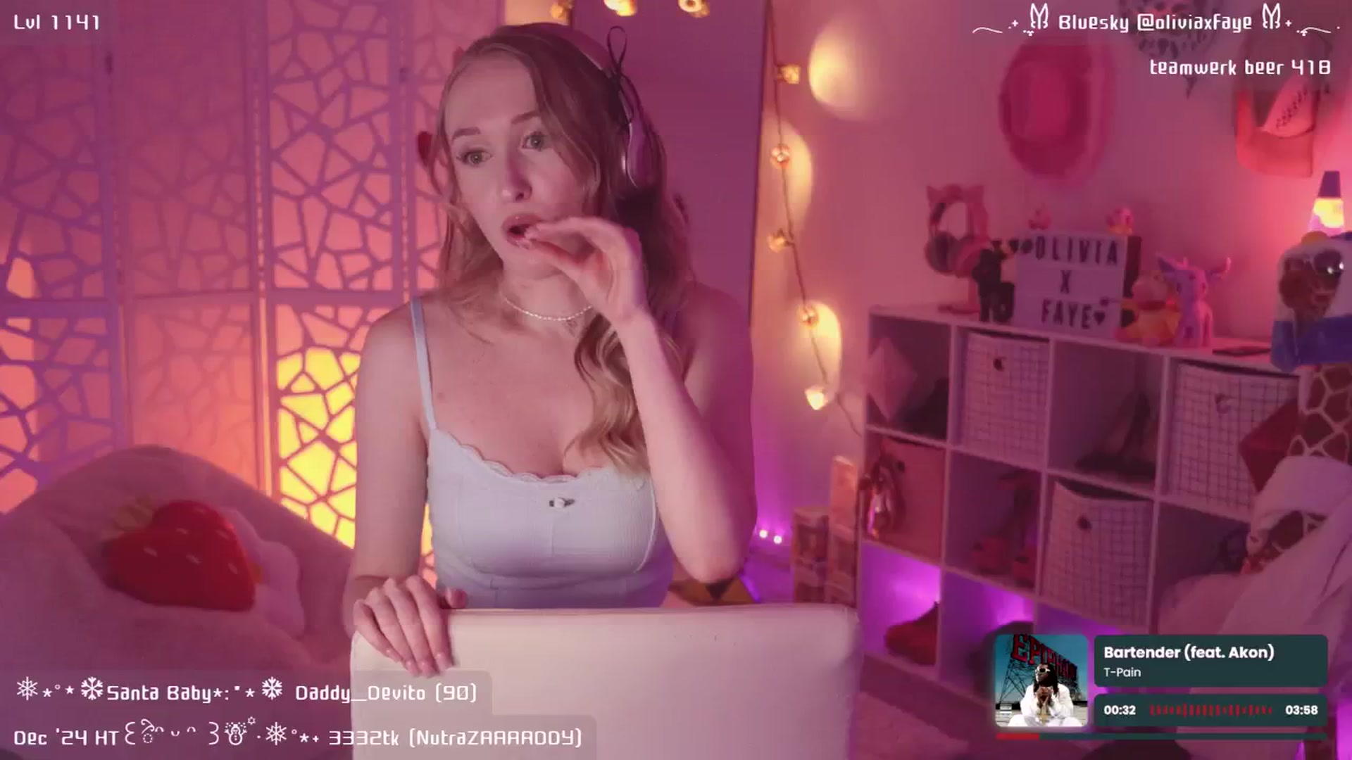 Gallery image thumbnail from OliviaxFaye's myfreecams stream on, 12/17/2024, 06:22 image 1 of 20