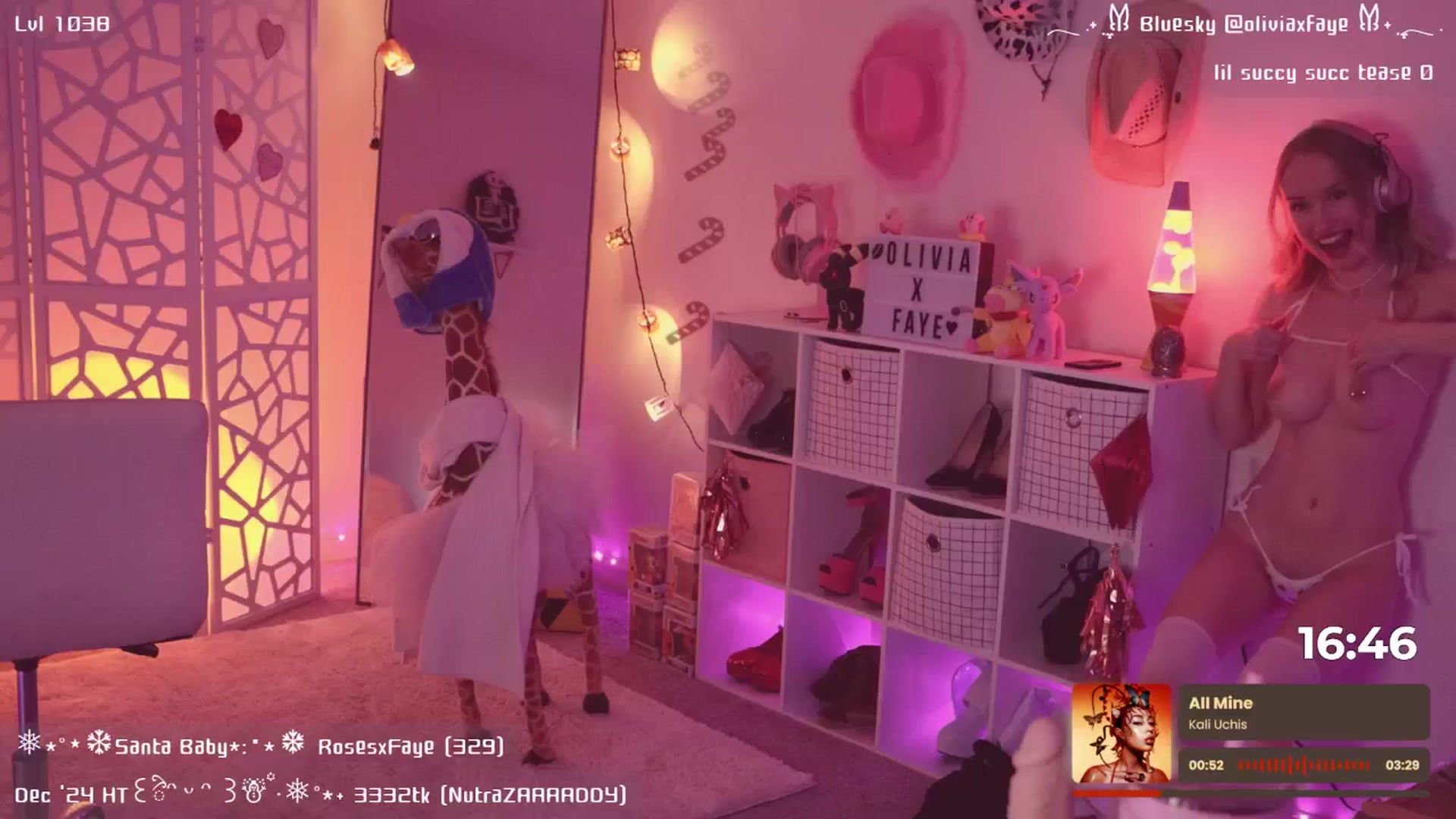 Gallery image thumbnail from OliviaxFaye's myfreecams stream on, 12/17/2024, 07:32 image 6 of 20