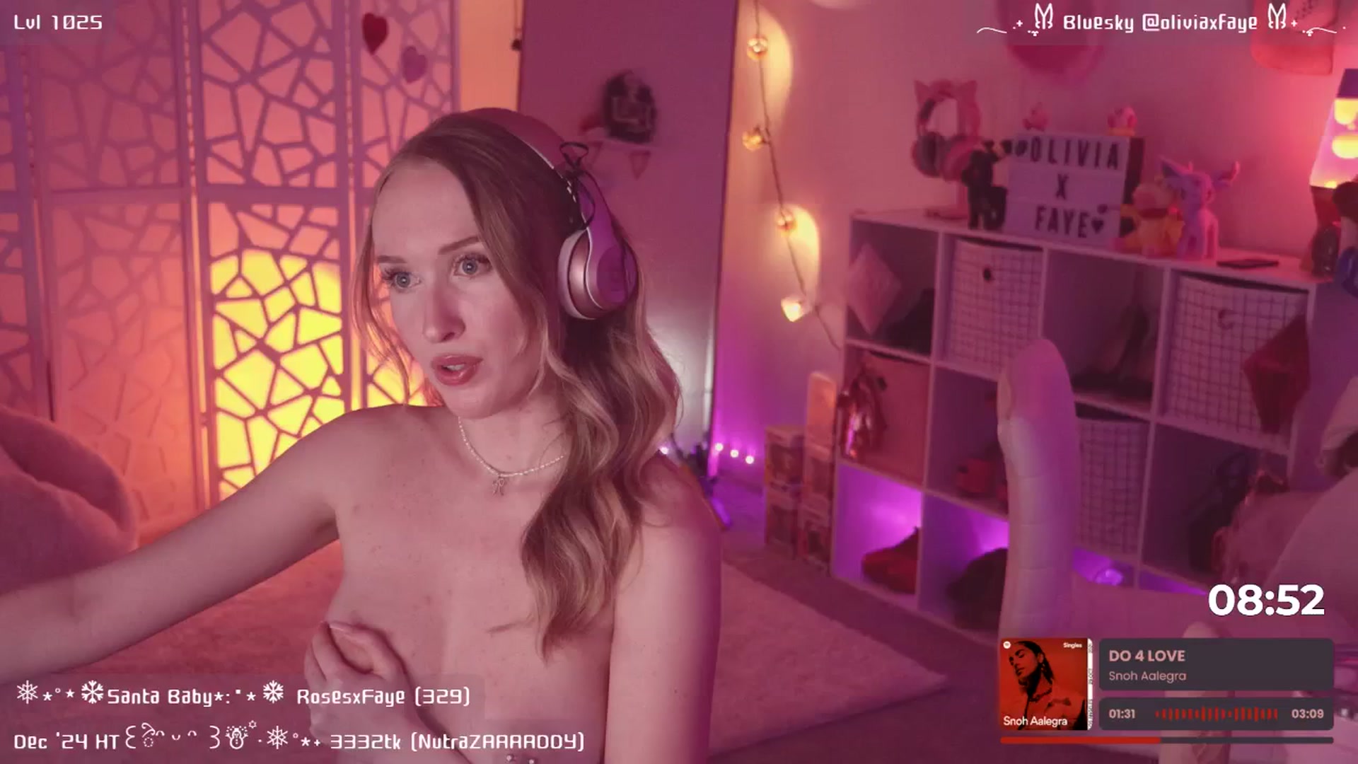 Gallery image thumbnail from OliviaxFaye's myfreecams stream on, 12/17/2024, 07:32 image 9 of 20