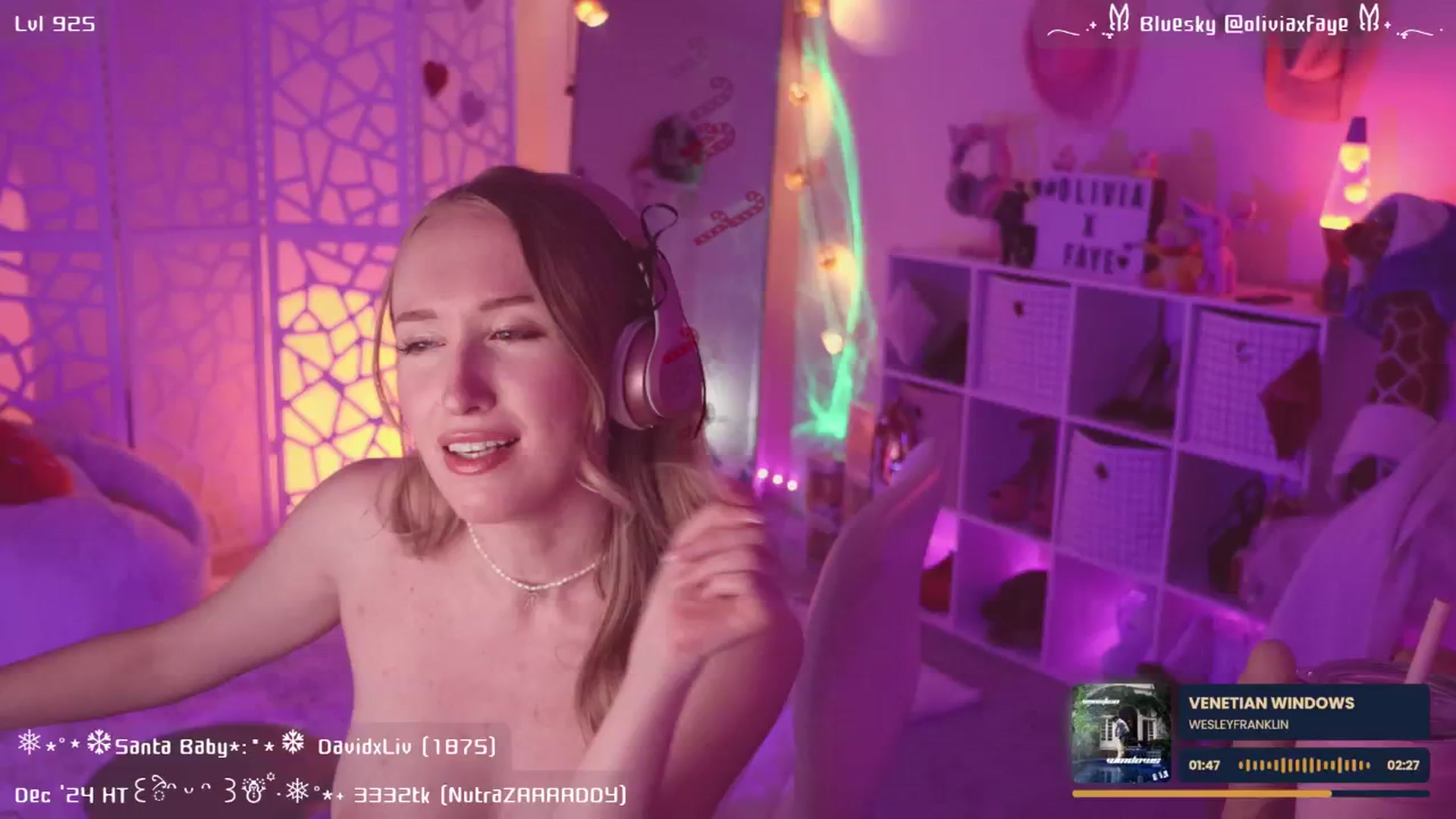 Gallery image thumbnail from OliviaxFaye's myfreecams stream on, 12/17/2024, 07:32 image 15 of 20