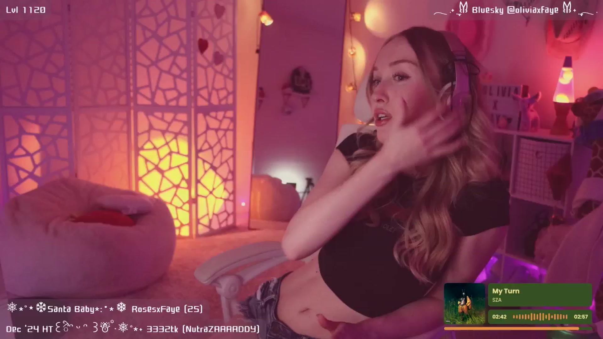 Gallery image thumbnail from OliviaxFaye's myfreecams stream on, 12/21/2024, 06:41 image 7 of 20