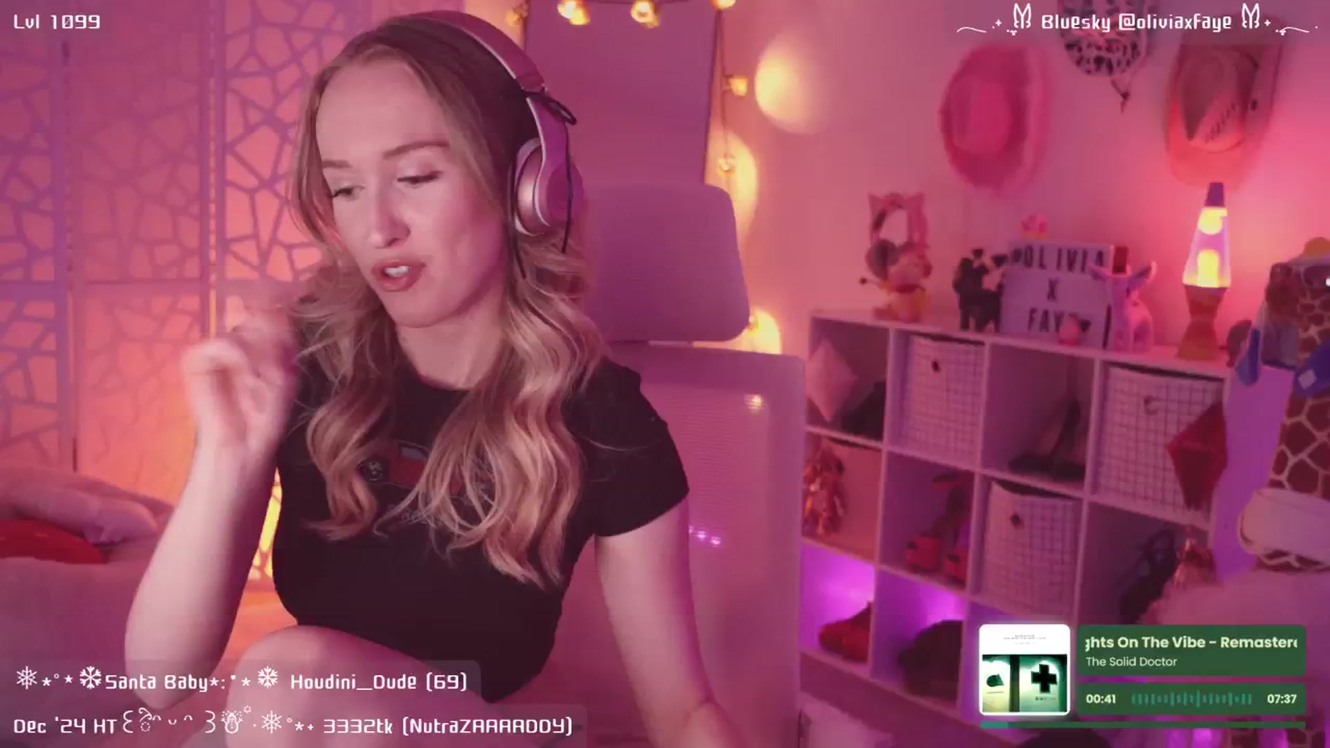 Gallery image thumbnail from OliviaxFaye's myfreecams stream on, 12/21/2024, 06:41 image 12 of 20