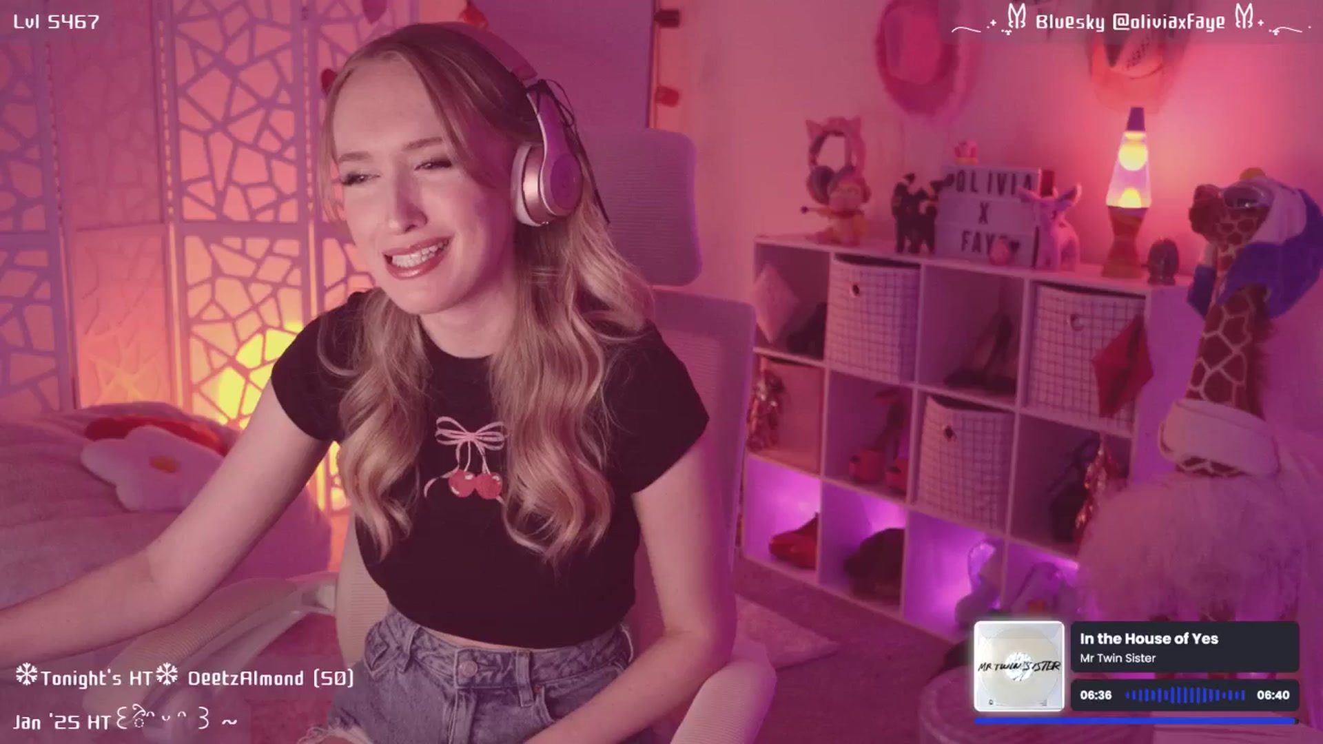 Gallery image thumbnail from OliviaxFaye's myfreecams stream on, 01/05/2025, 06:06 image 3 of 20
