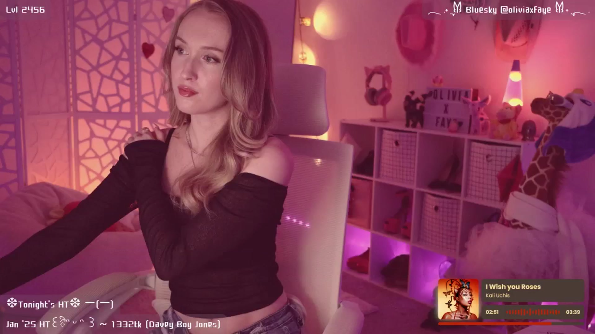 Gallery image thumbnail from OliviaxFaye's myfreecams stream on, 01/09/2025, 04:12 image 2 of 20