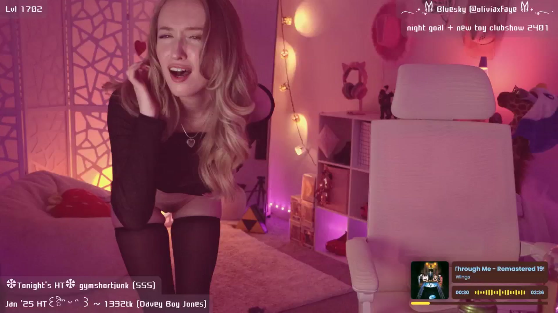 Gallery image thumbnail from OliviaxFaye's myfreecams stream on, 01/09/2025, 06:24 image 9 of 20