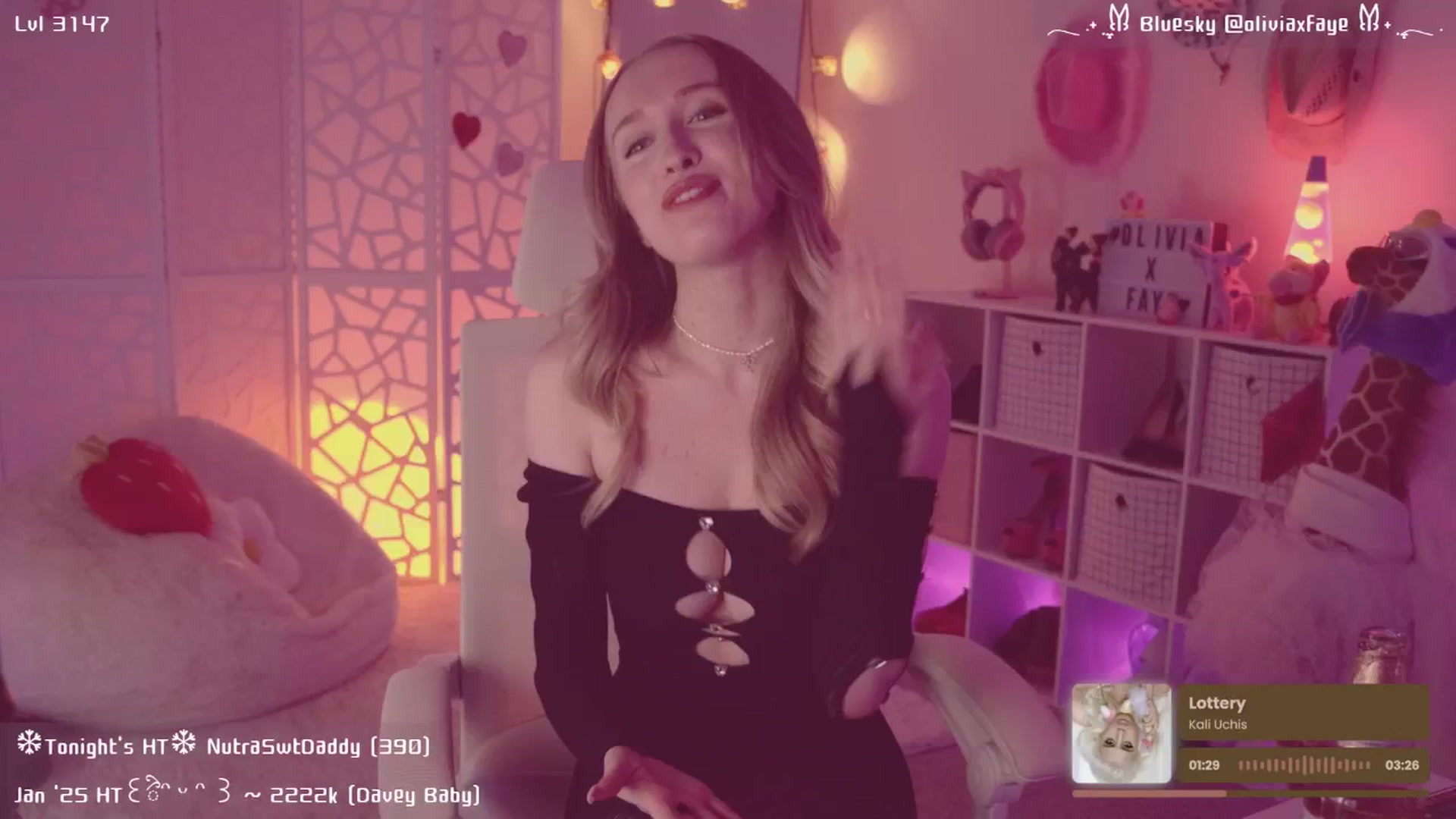 Gallery image thumbnail from OliviaxFaye's myfreecams stream on, 01/25/2025, 05:41 image 6 of 20