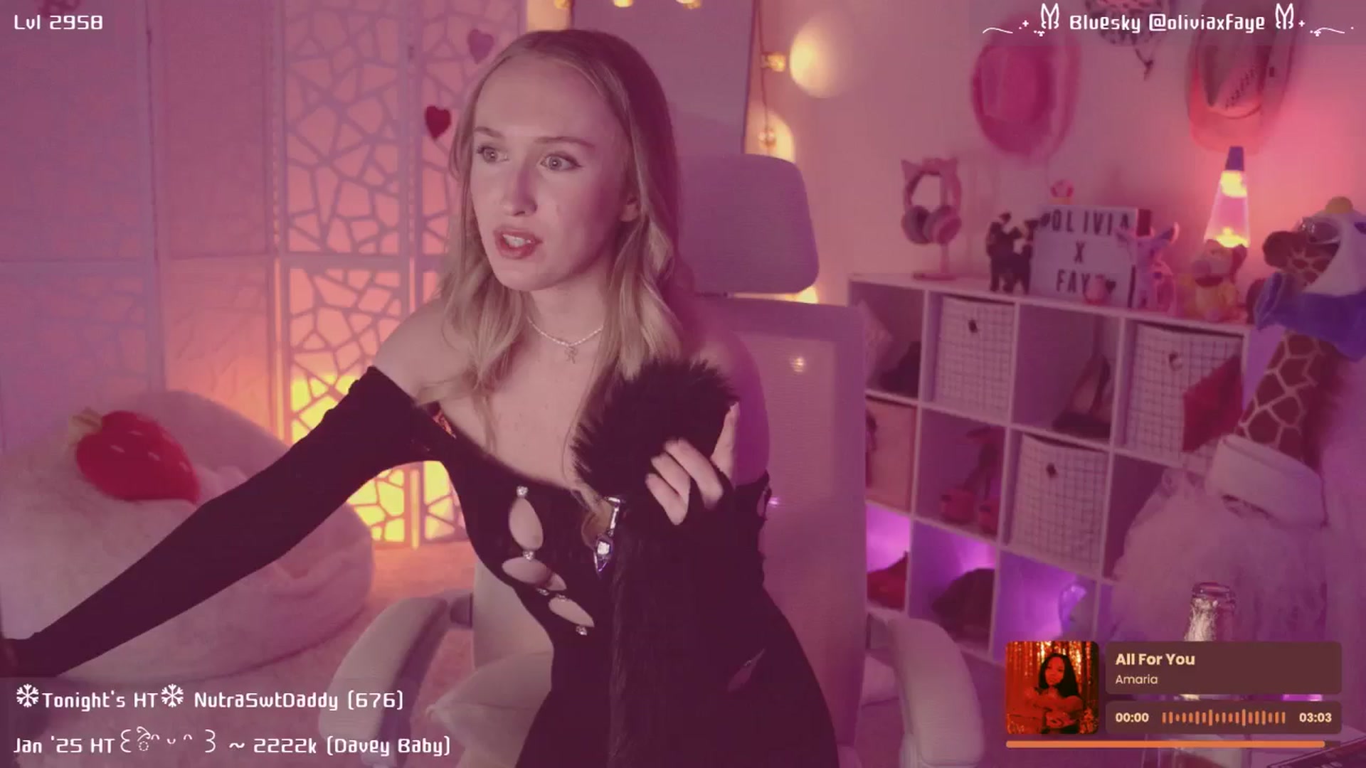 Gallery image thumbnail from OliviaxFaye's myfreecams stream on, 01/25/2025, 05:41 image 10 of 20