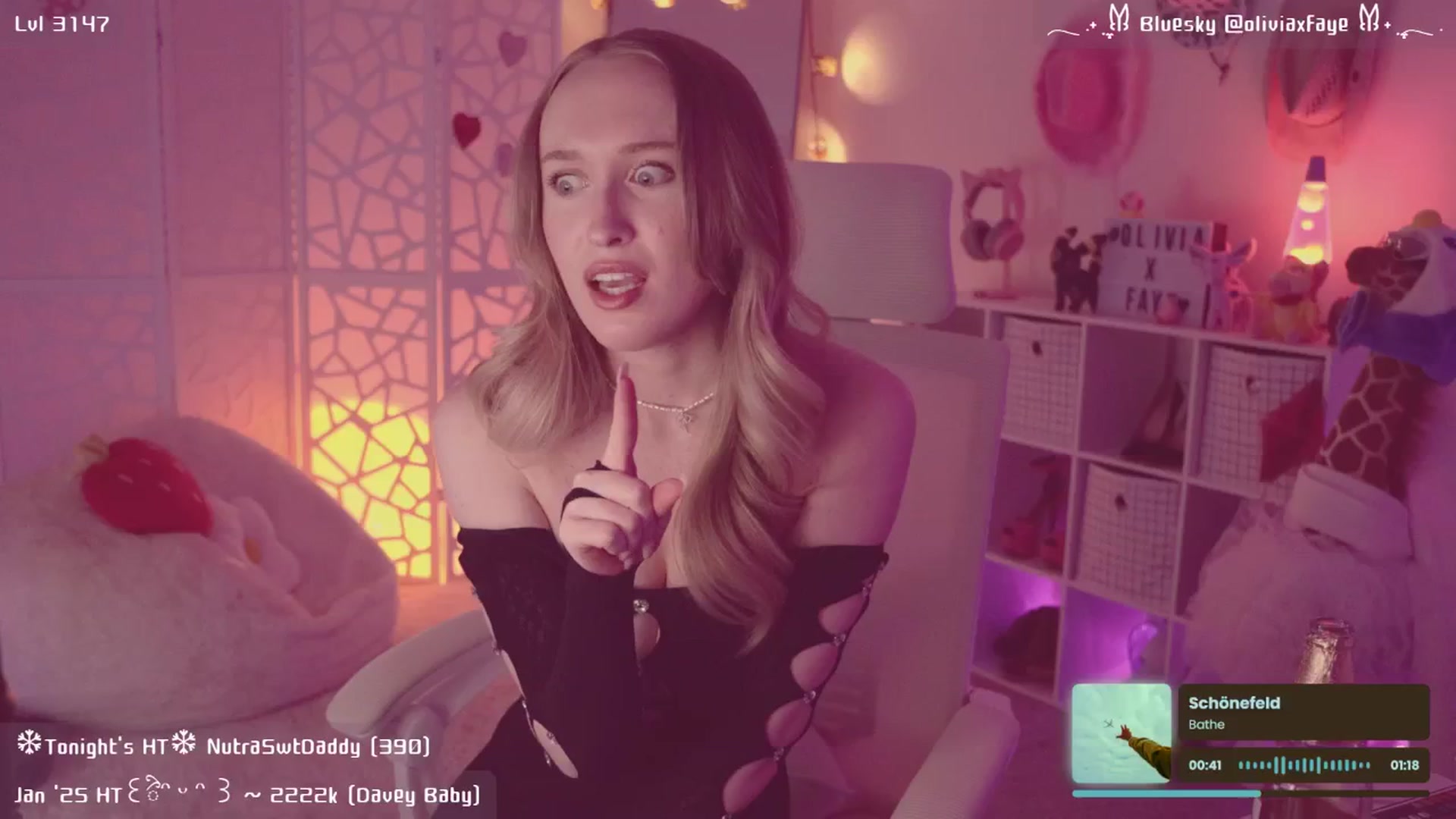 Gallery image thumbnail from OliviaxFaye's myfreecams stream on, 01/25/2025, 05:41 image 8 of 20
