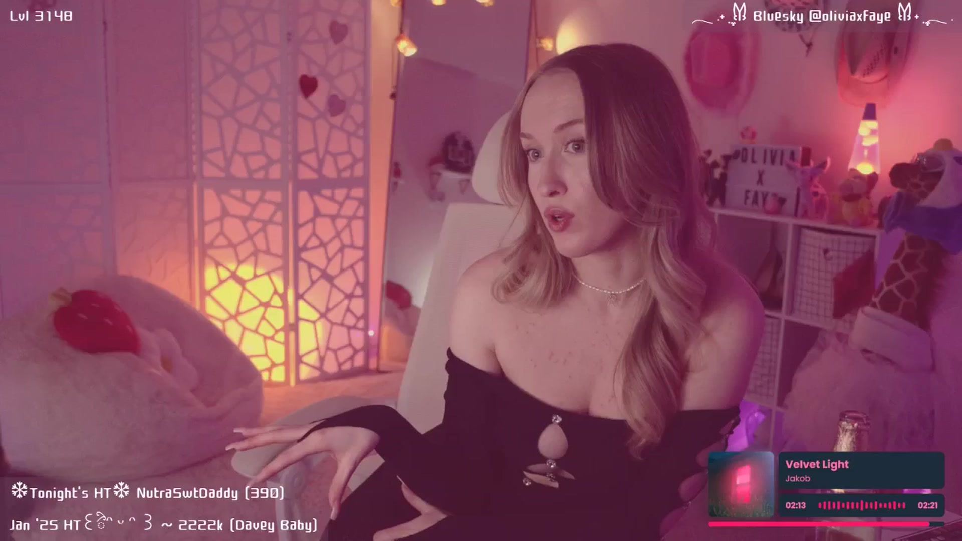 Gallery image thumbnail from OliviaxFaye's myfreecams stream on, 01/25/2025, 05:41 image 9 of 20
