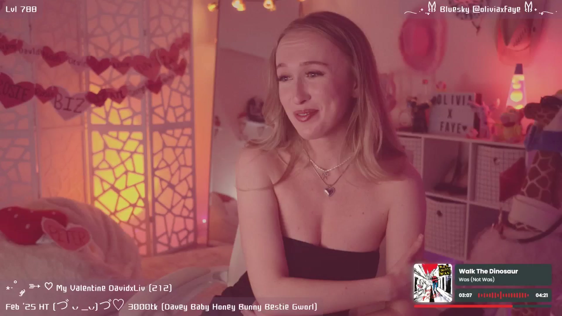 Gallery image thumbnail from OliviaxFaye's myfreecams stream on, 02/15/2025, 06:55 image 3 of 20