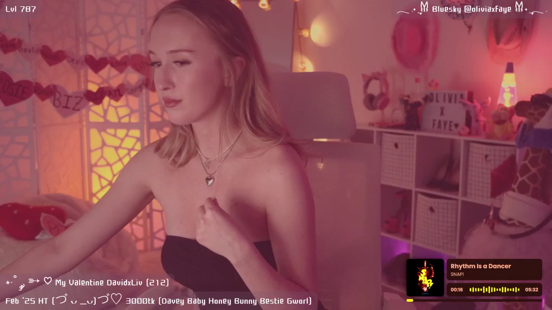 Gallery image thumbnail from OliviaxFaye's myfreecams stream on, 02/15/2025, 06:55 image 7 of 20