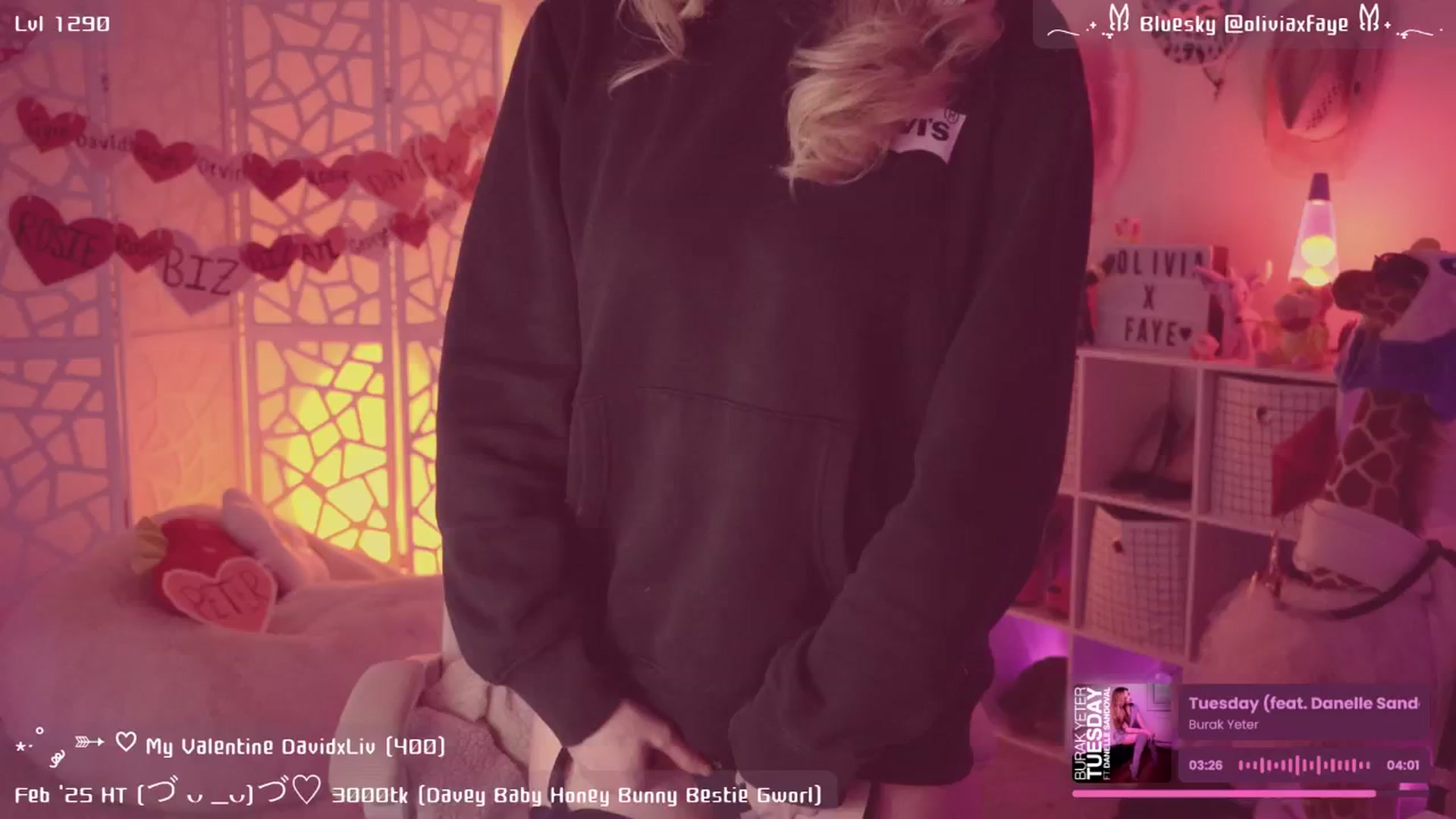 Gallery image thumbnail from OliviaxFaye's myfreecams stream on, 02/25/2025, 05:09 image 14 of 20
