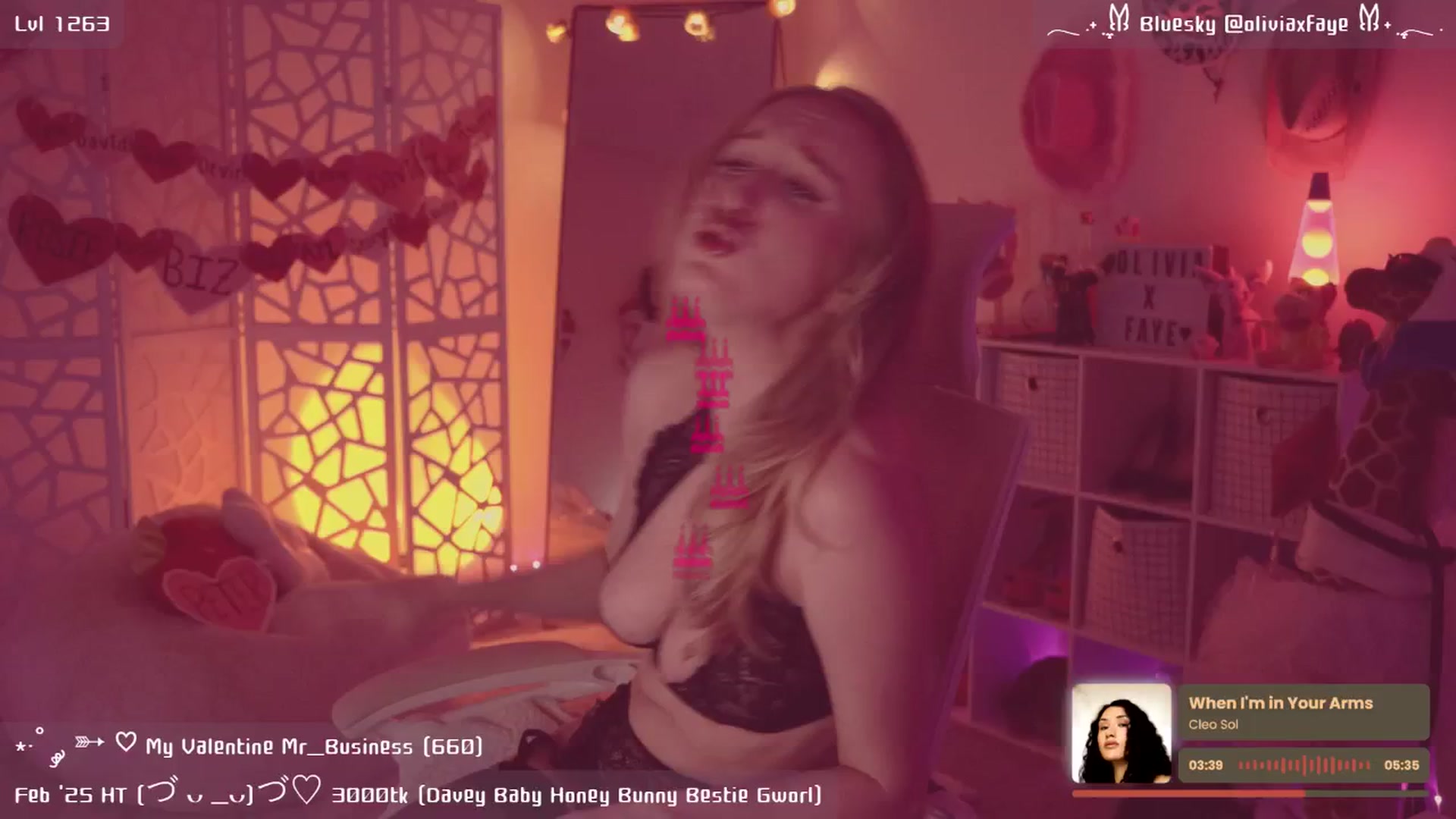 Gallery image thumbnail from OliviaxFaye's myfreecams stream on, 02/25/2025, 05:28 image 19 of 20